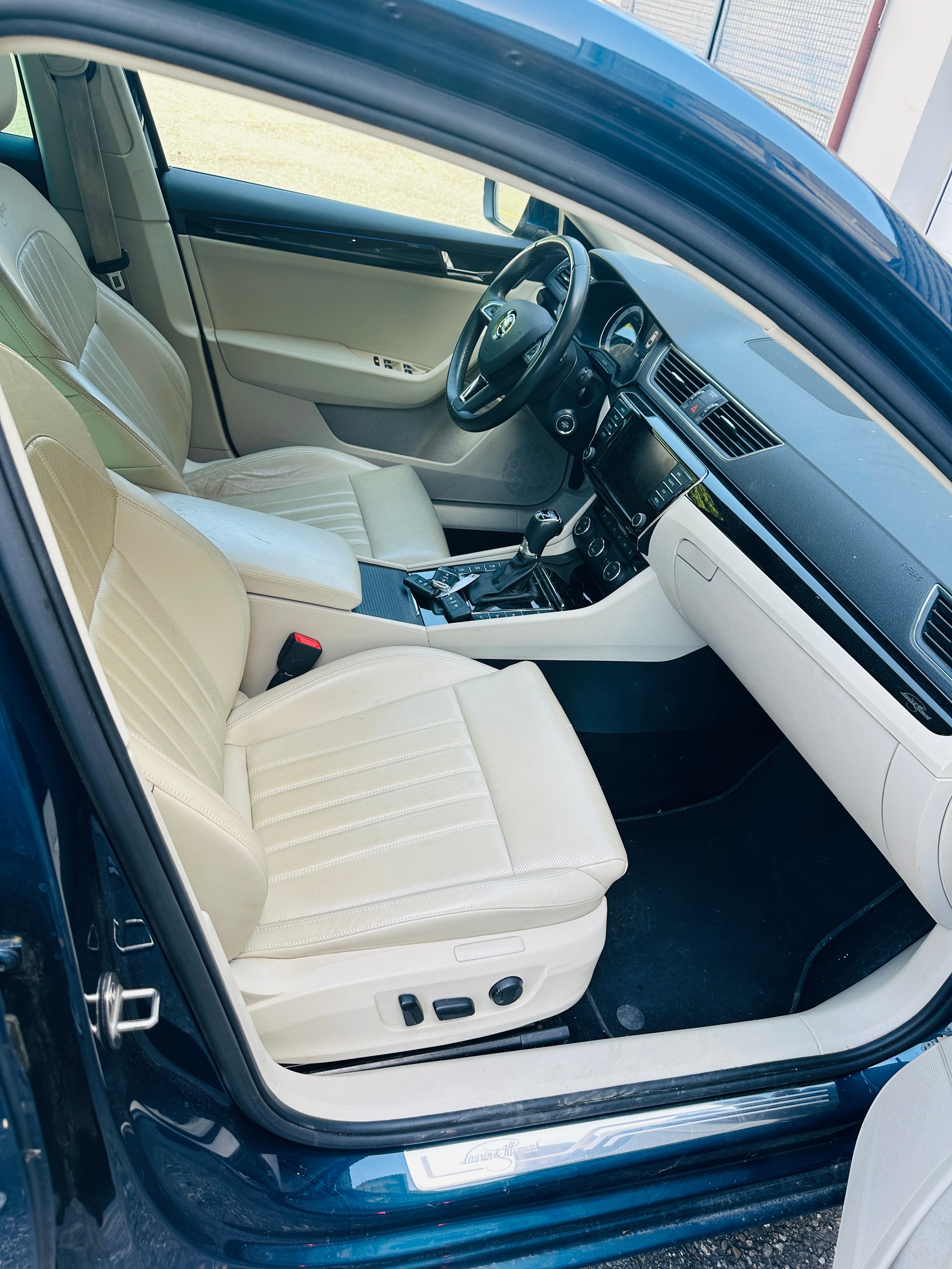 SKODA Superb 2.0TDi L&K 4x4 DSG-image-15