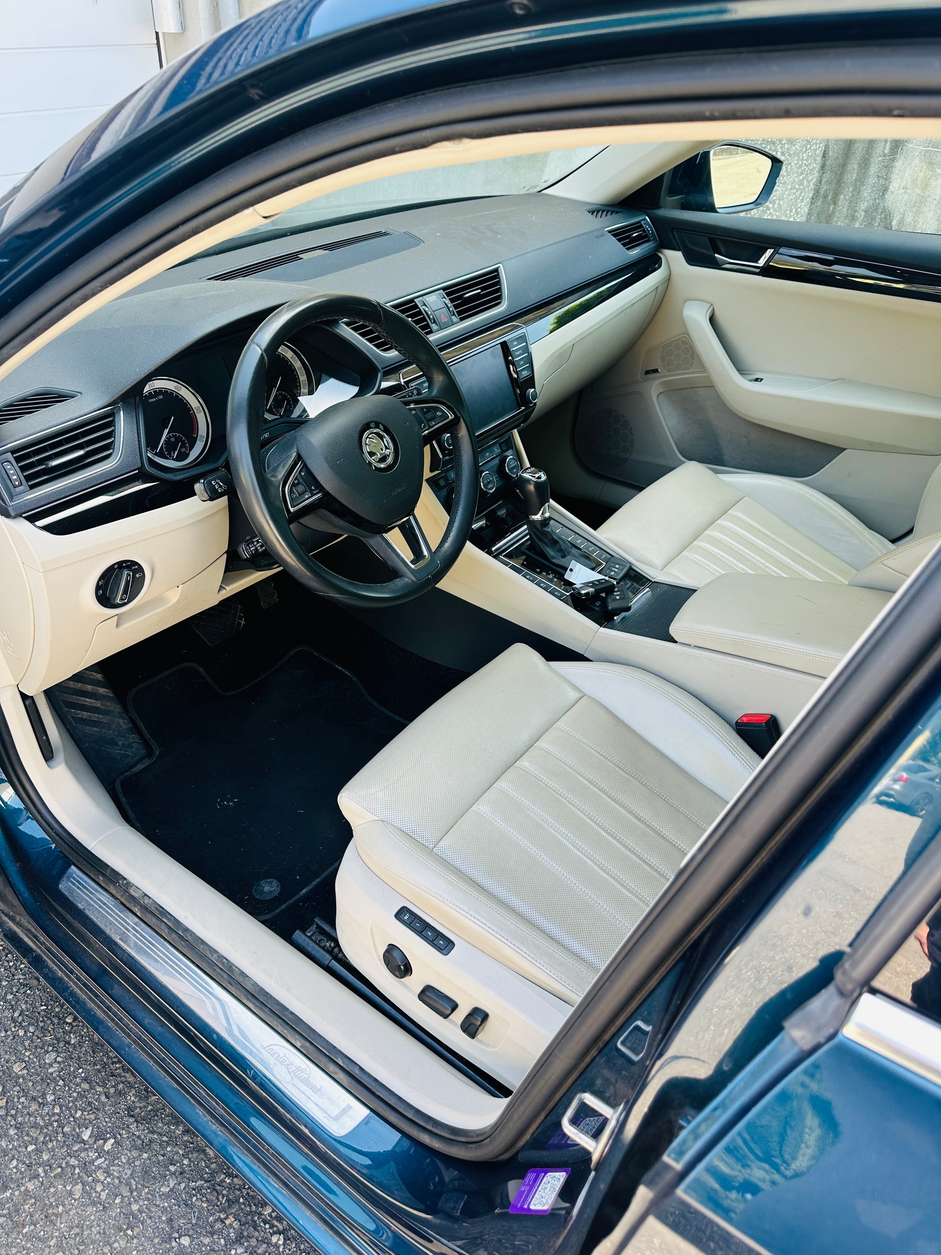 SKODA Superb 2.0TDi L&K 4x4 DSG-image-13