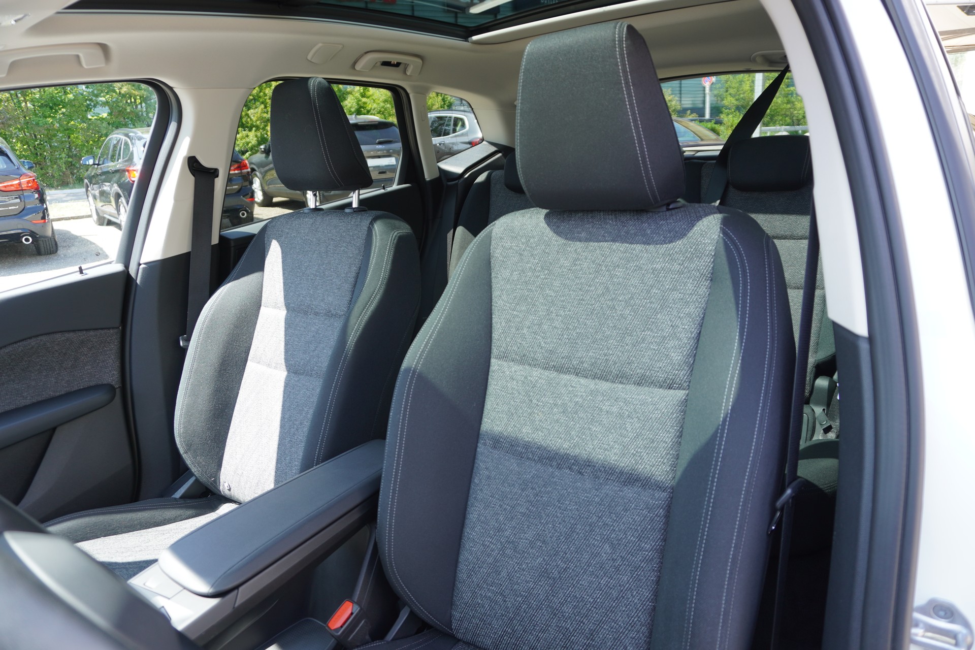 BMW 225e xDrive Active Tourer-image-16
