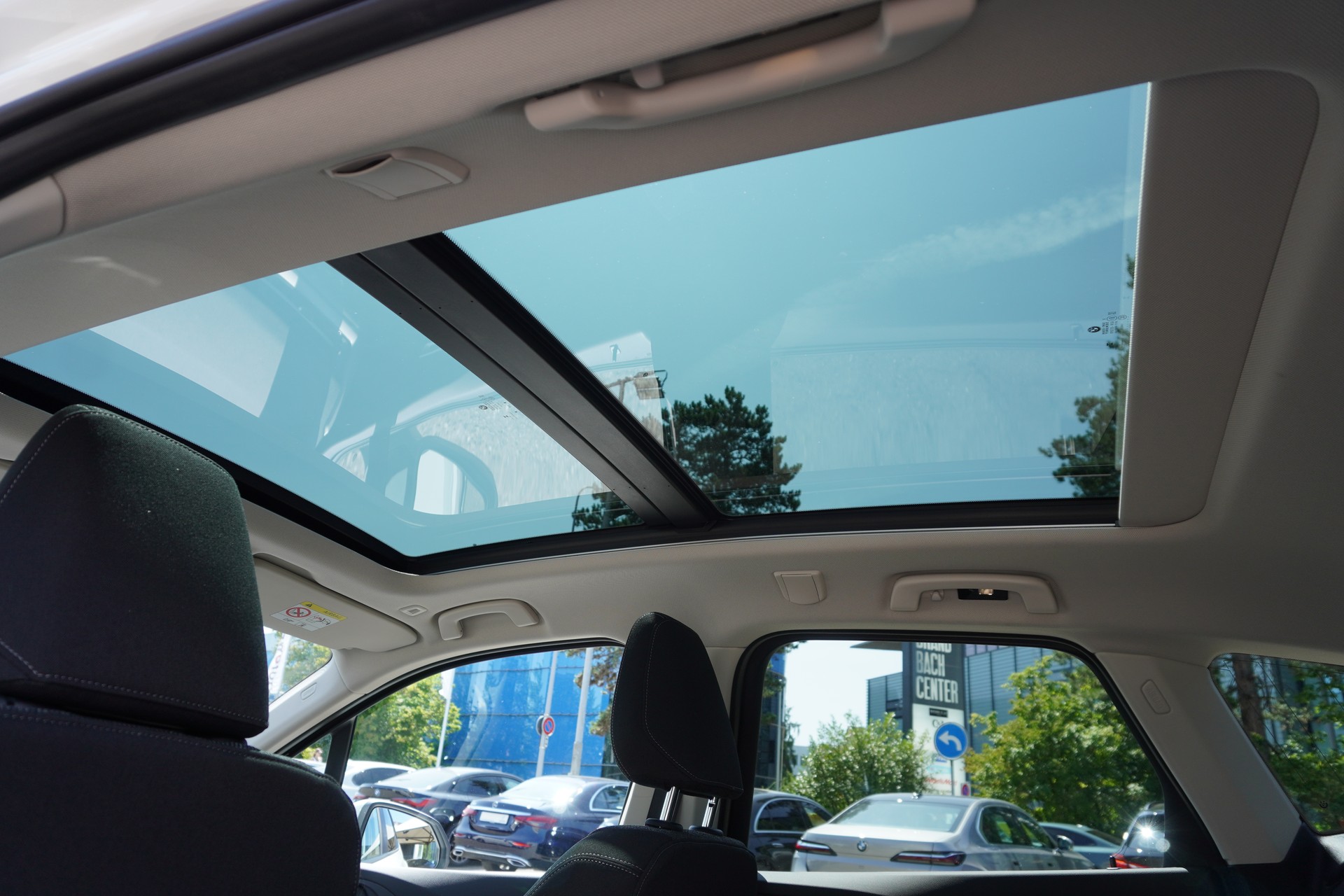 BMW 225e xDrive Active Tourer-image-30