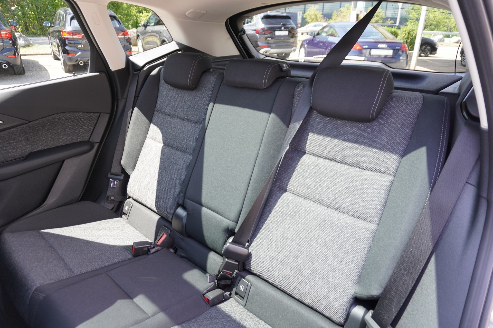BMW 225e xDrive Active Tourer-image-17