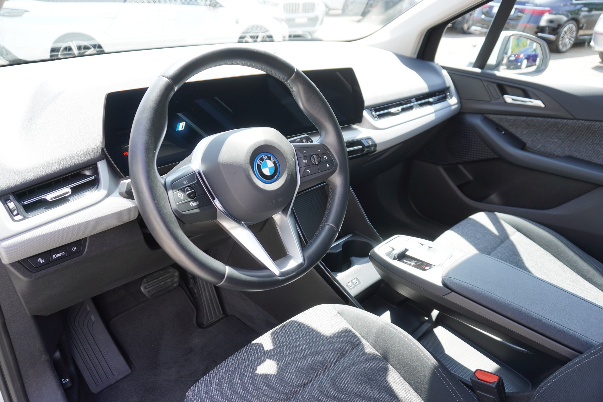BMW 225e xDrive Active Tourer-image-13