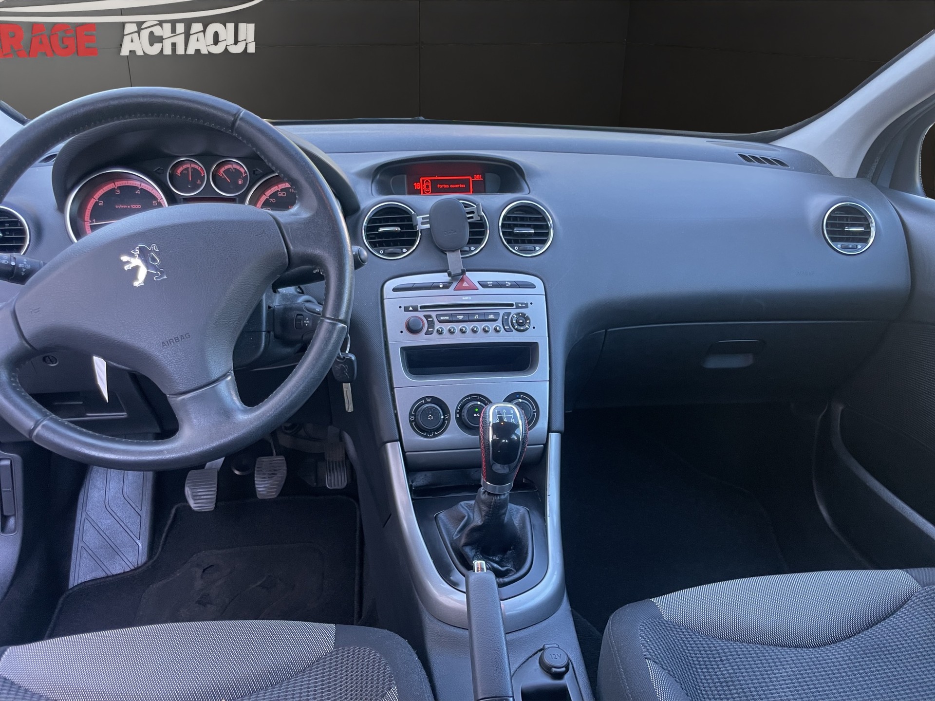 PEUGEOT 308 1.6 16V VTI Sport-image-9