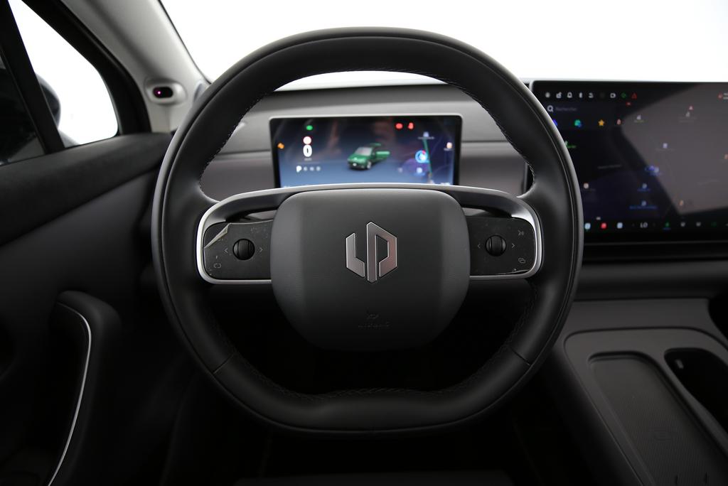 LEAPMOTOR C10 1.5 REEV Design-image-5