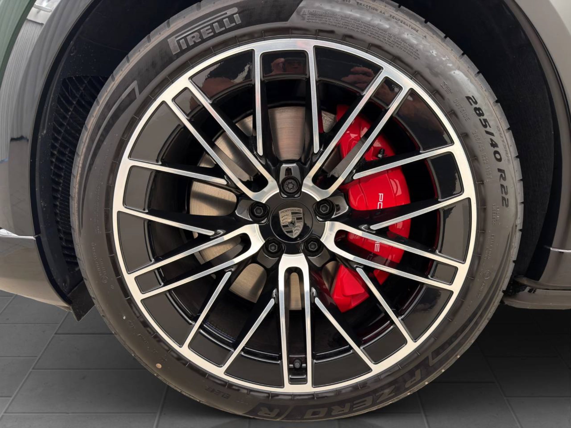 PORSCHE Cayenne Turbo Electric-image-11