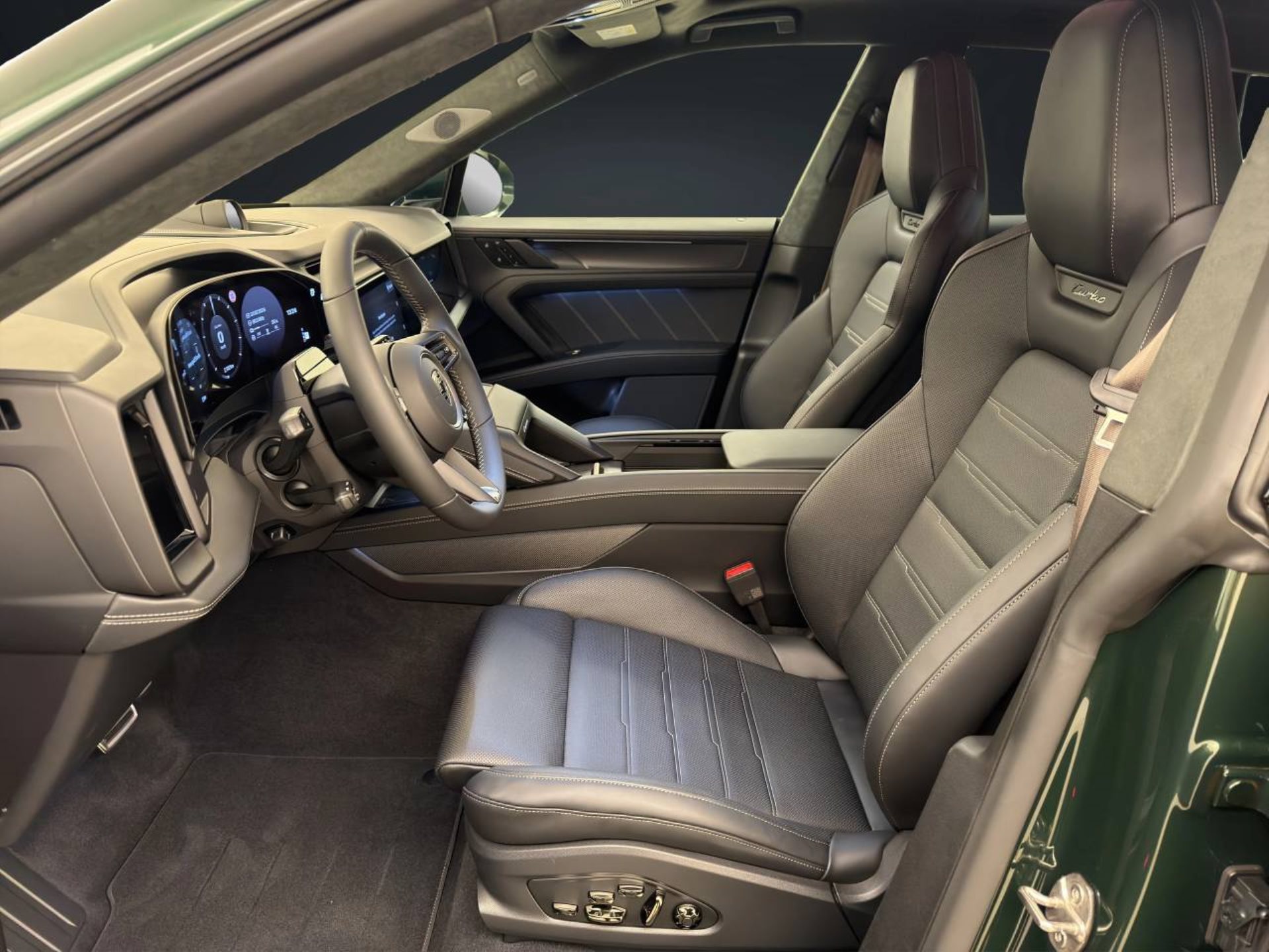 PORSCHE Cayenne Turbo Electric-image-4