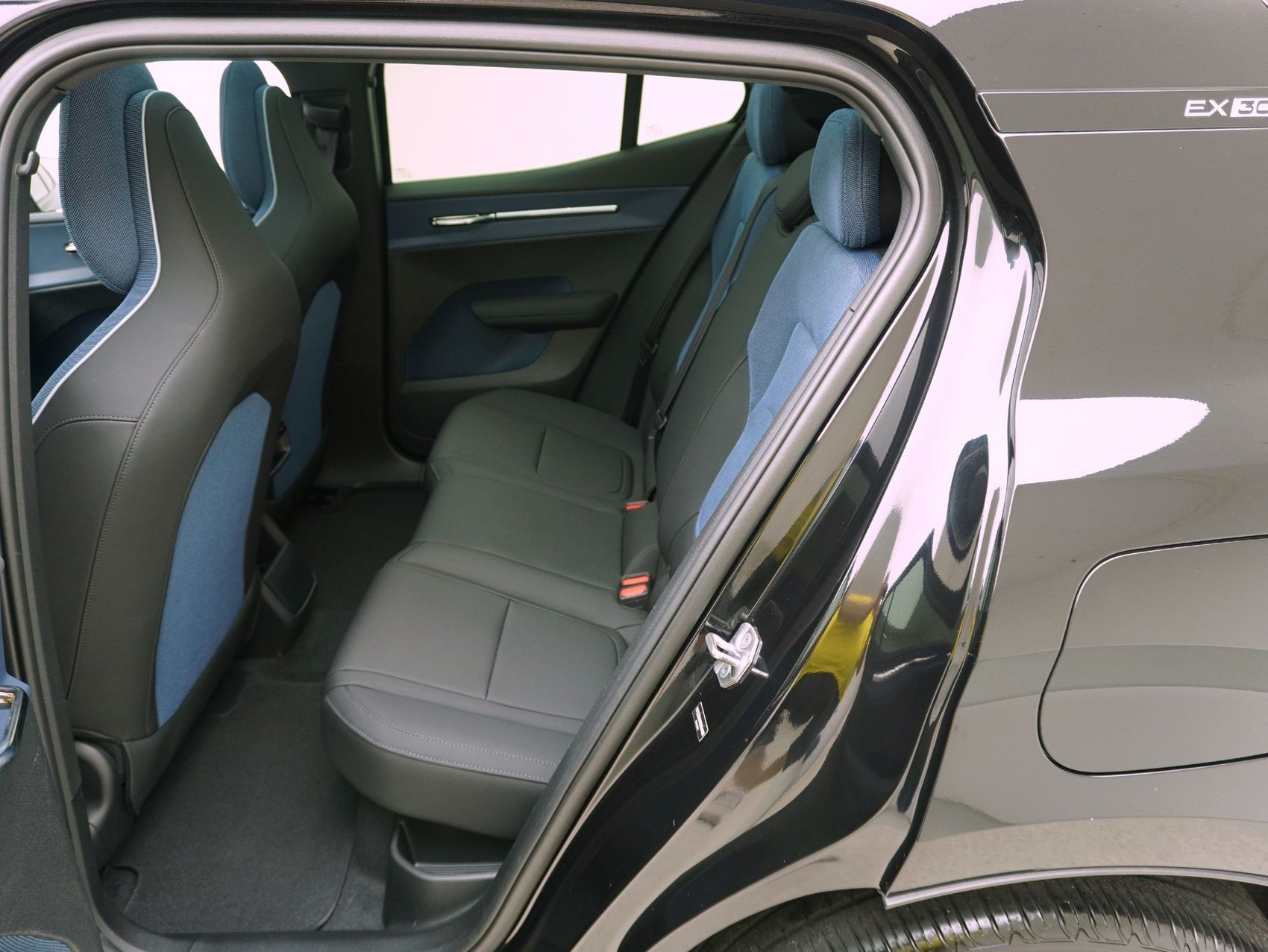 VOLVO EX30 E60 Twin Ultra Performance AWD-image-10
