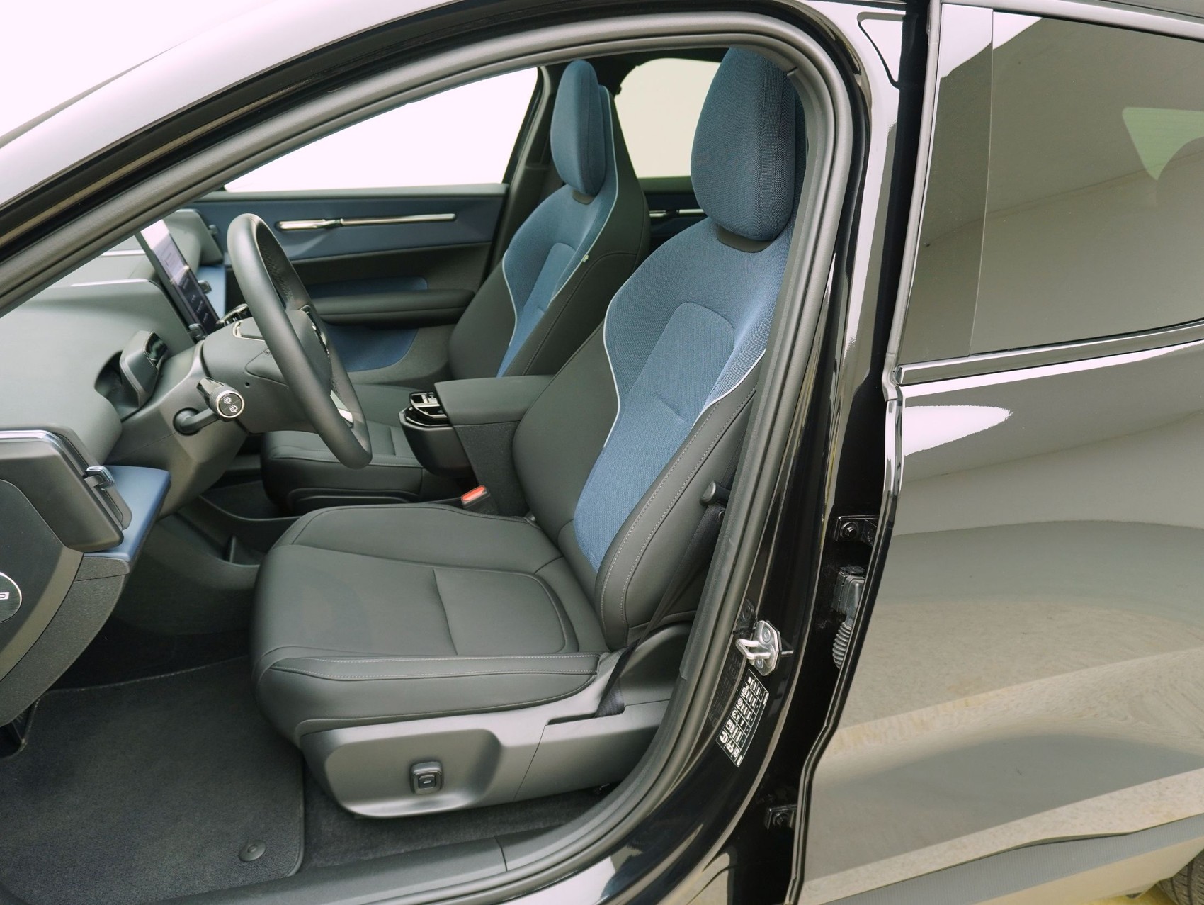 VOLVO EX30 E60 Twin Ultra Performance AWD-image-8