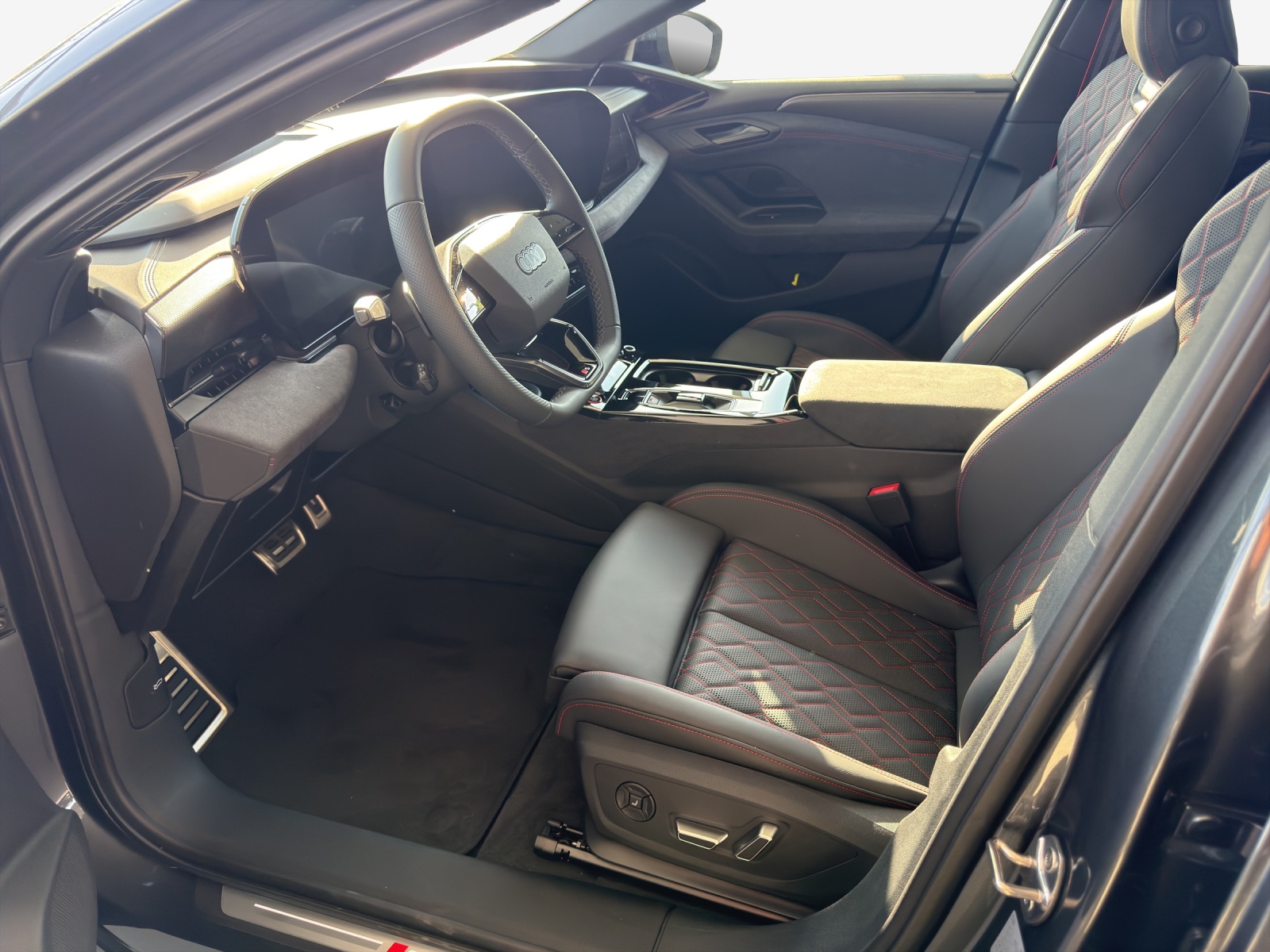 AUDI S6 Avant e-tron quattro-image-7