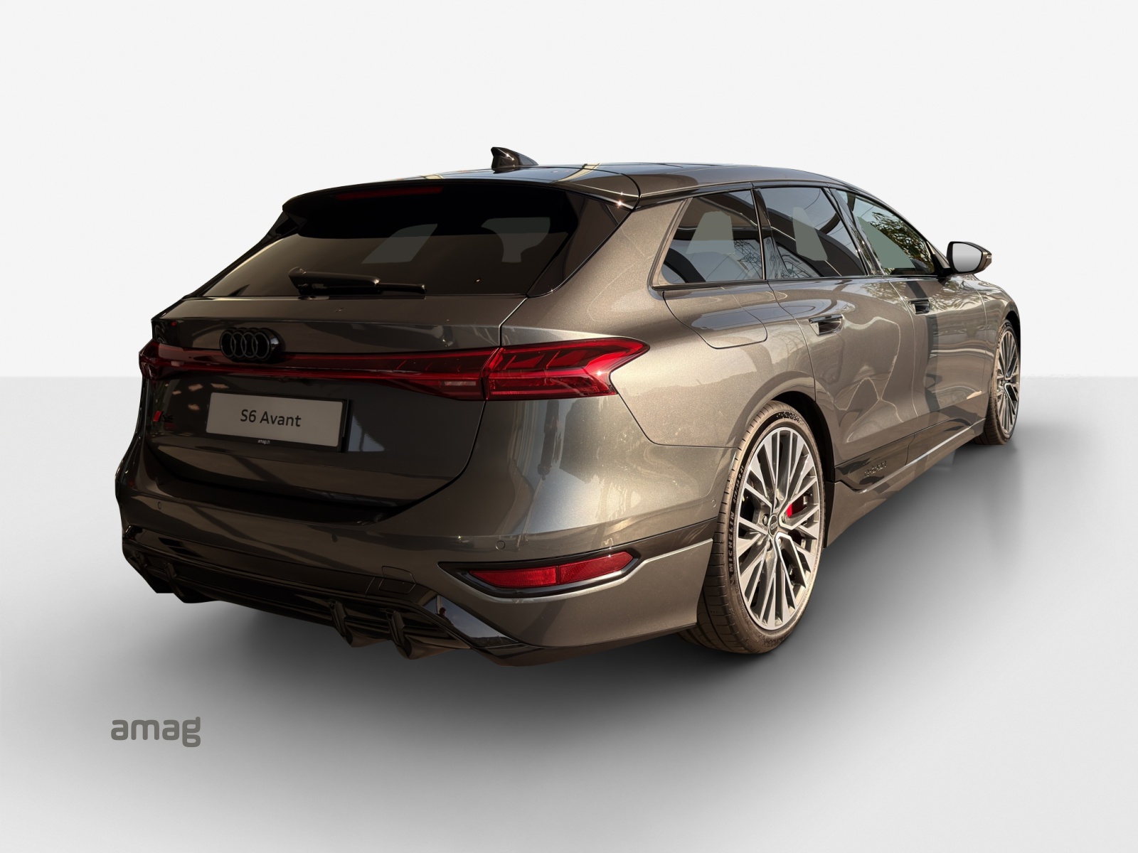 AUDI S6 Avant e-tron quattro-image-4