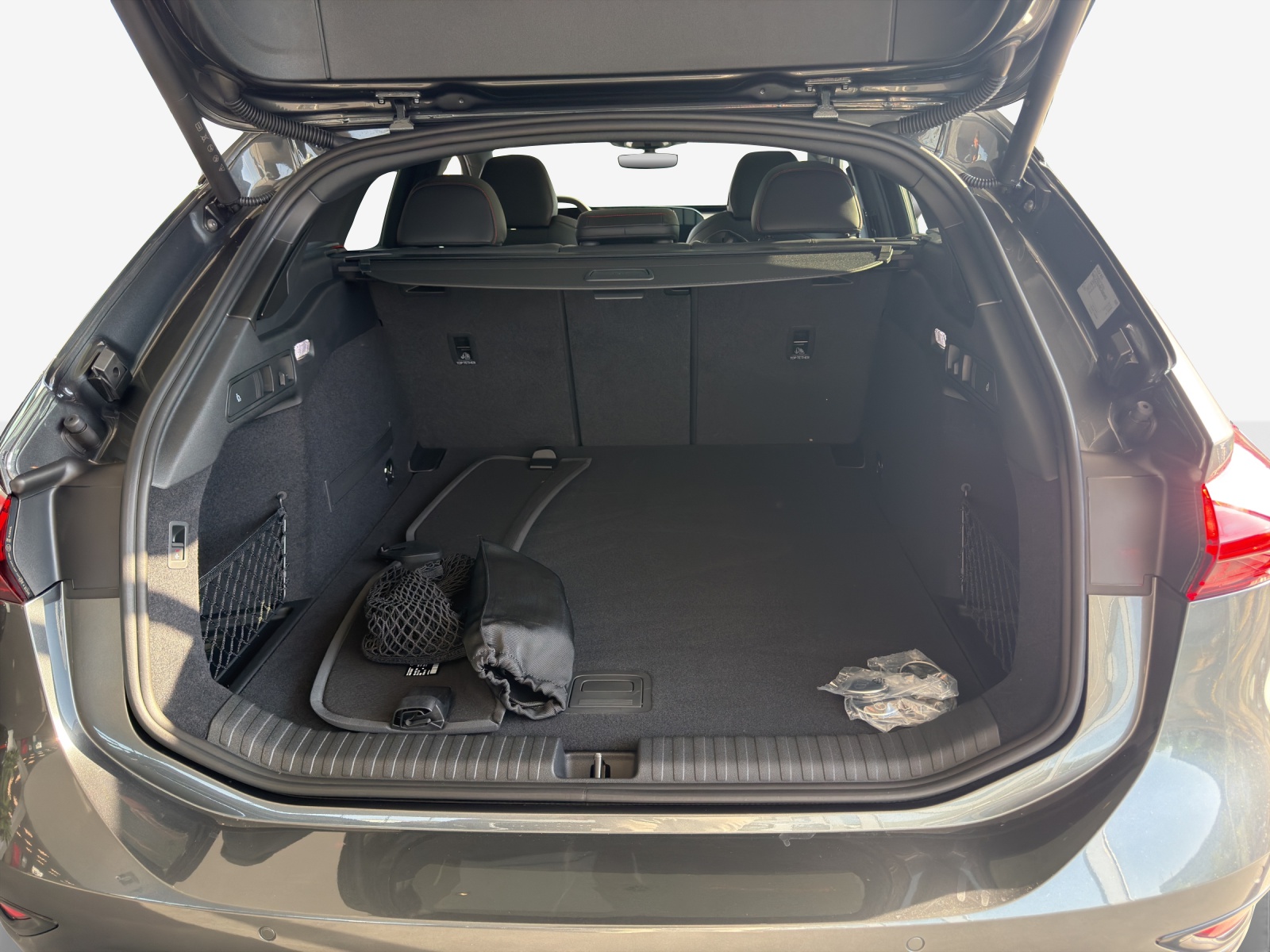 AUDI S6 Avant e-tron quattro-image-12
