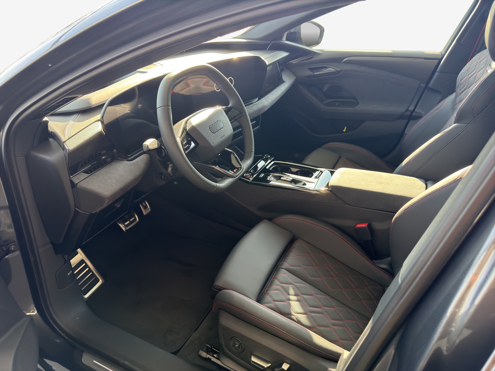 AUDI S6 Avant e-tron quattro-image-13