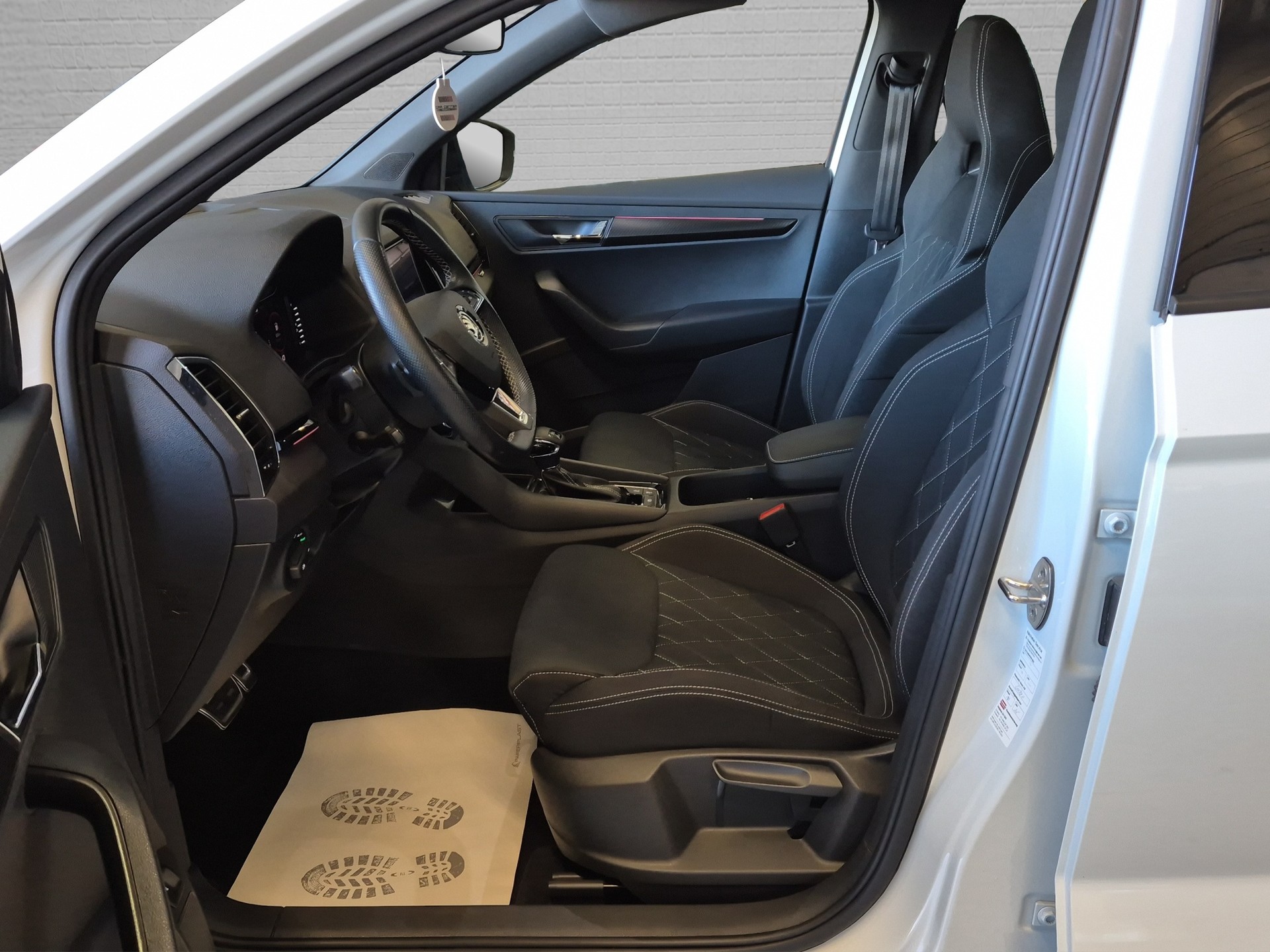 SKODA Karoq 2.0 TSI SportLine 4x4 DSG-image-16