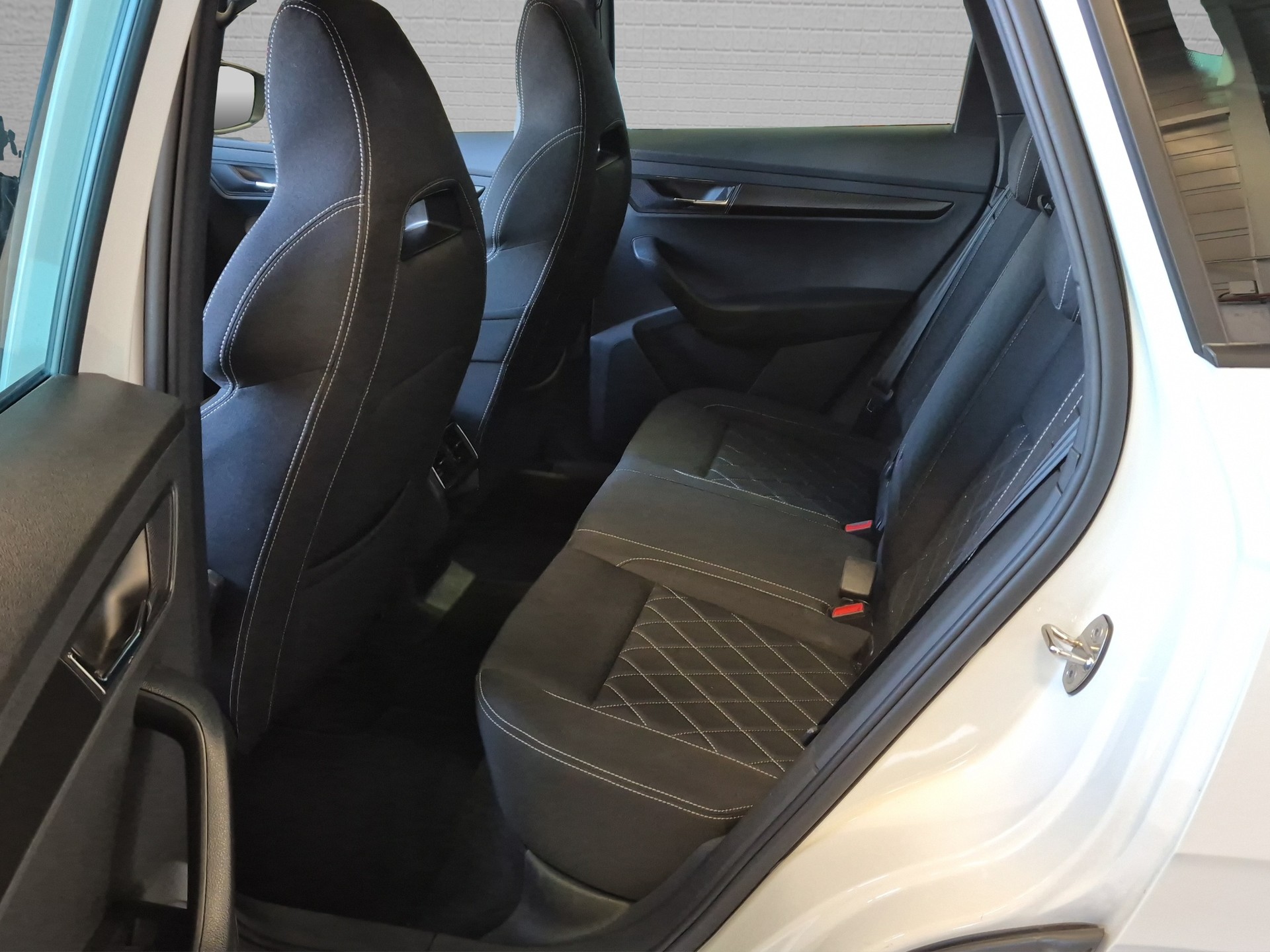 SKODA Karoq 2.0 TSI SportLine 4x4 DSG-image-28