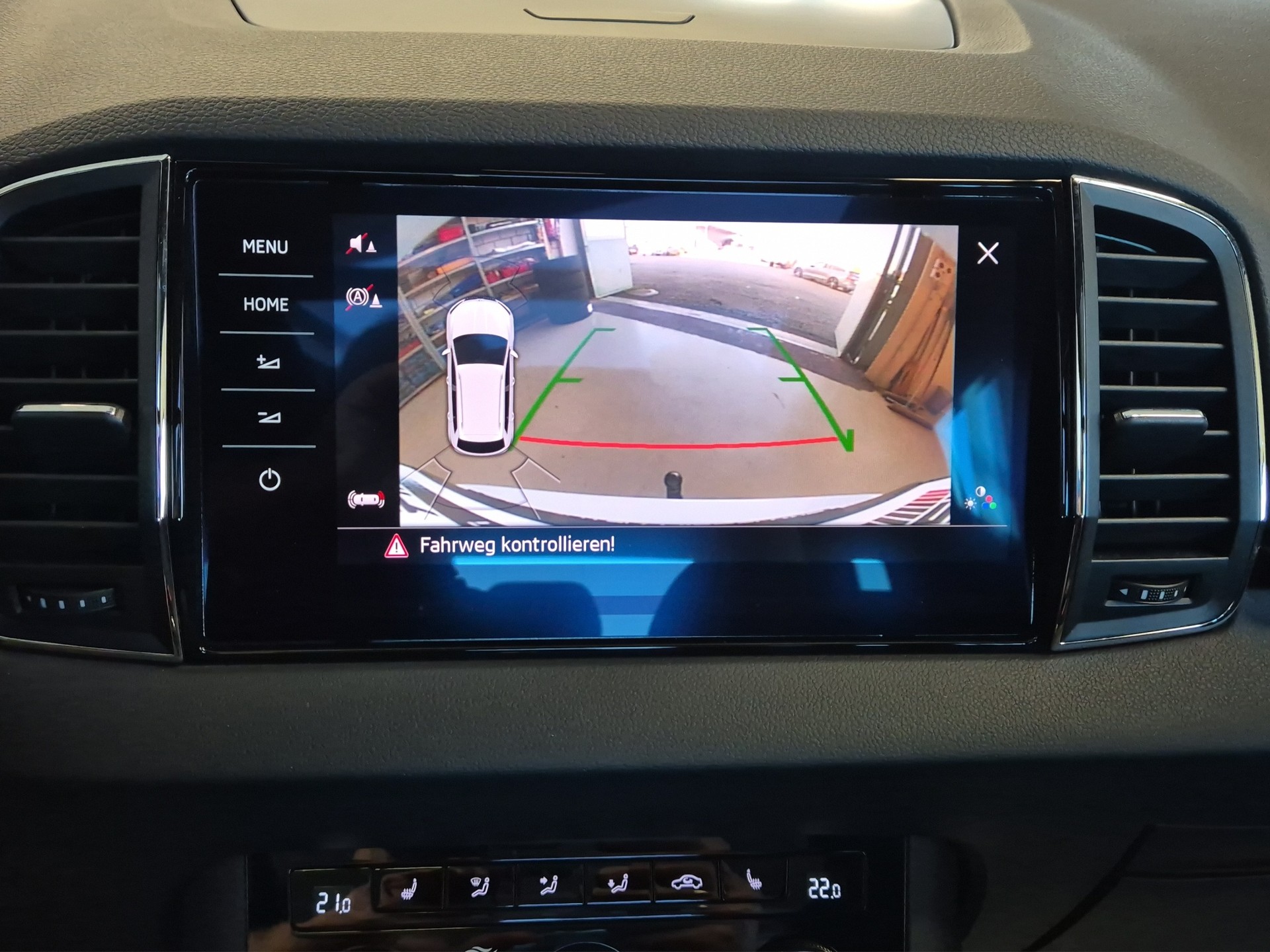 SKODA Karoq 2.0 TSI SportLine 4x4 DSG-image-24