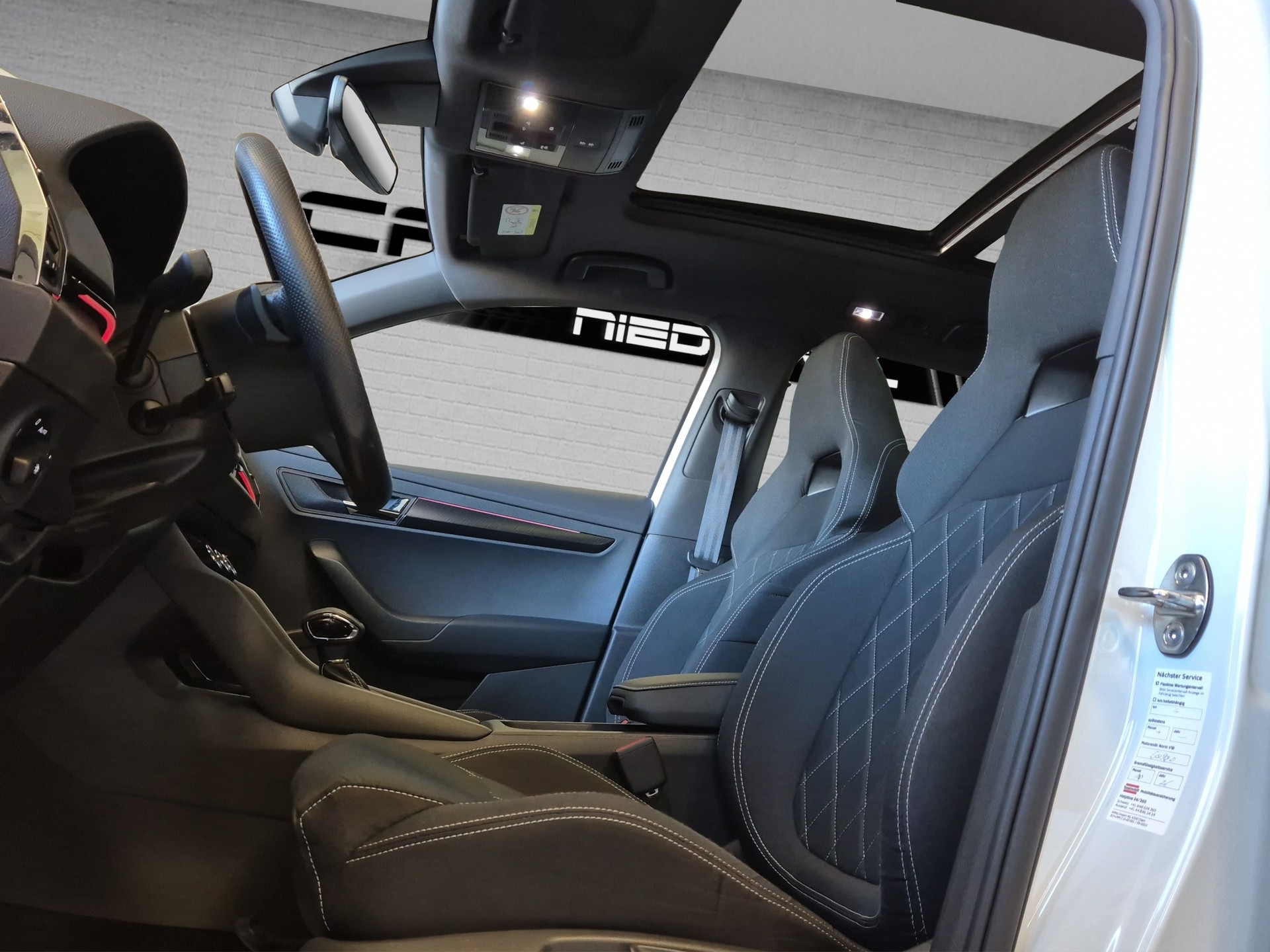SKODA Karoq 2.0 TSI SportLine 4x4 DSG-image-18