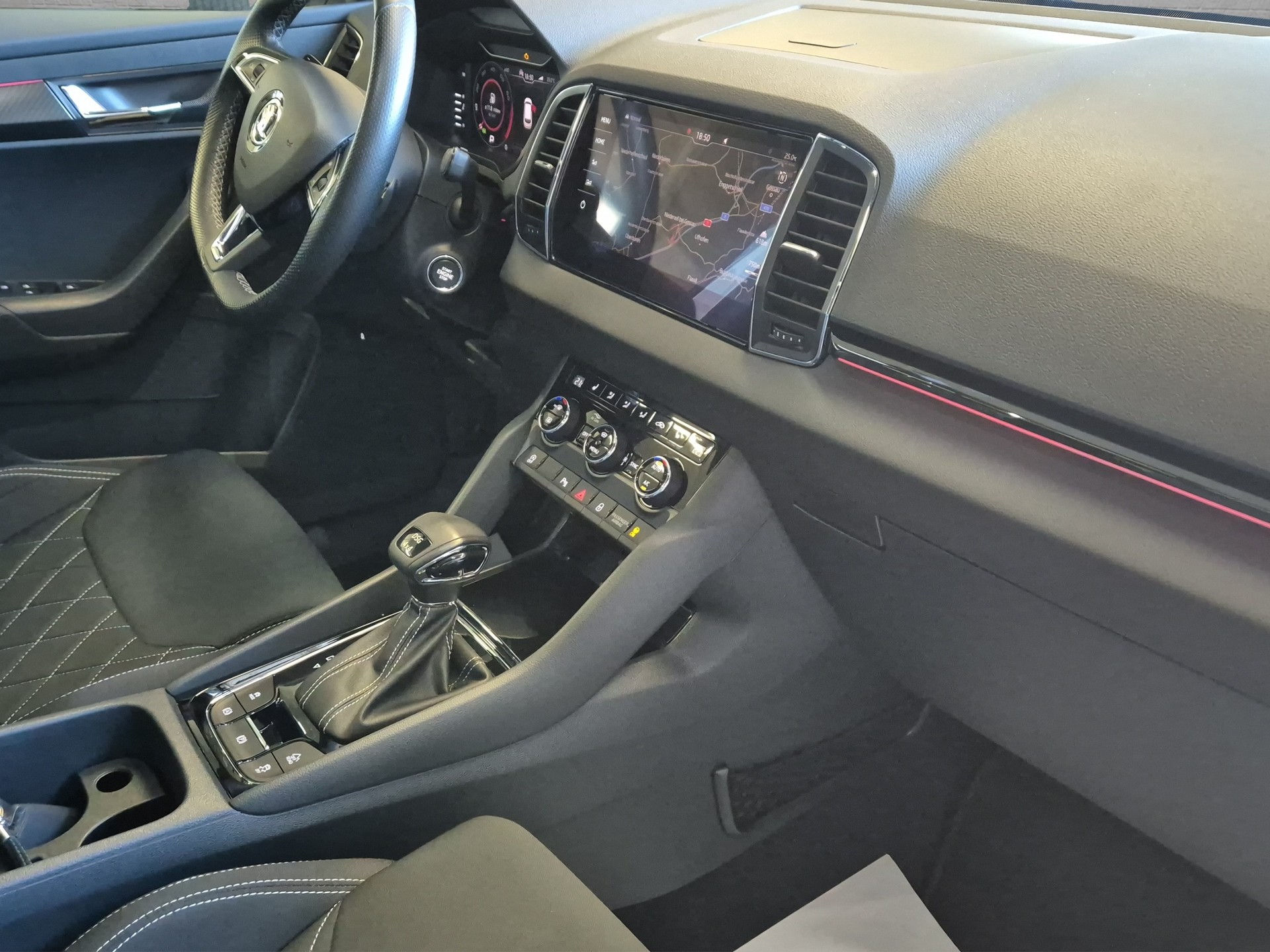SKODA Karoq 2.0 TSI SportLine 4x4 DSG-image-22