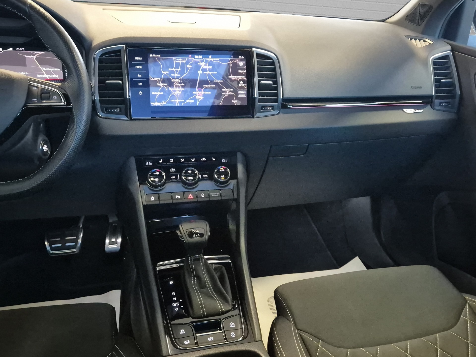 SKODA Karoq 2.0 TSI SportLine 4x4 DSG-image-21
