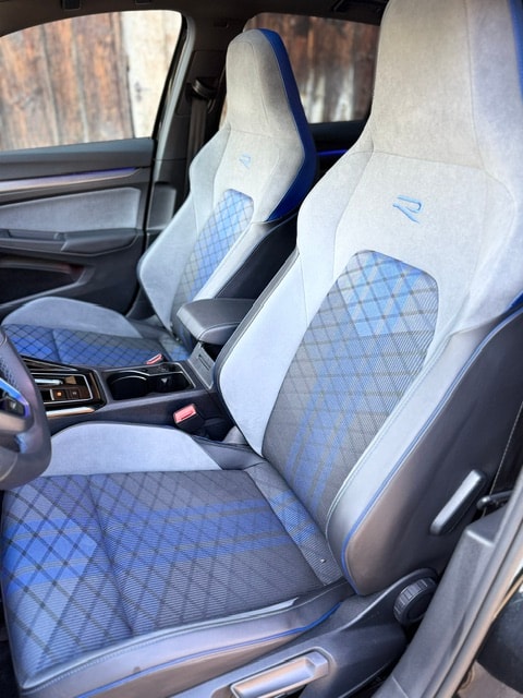 VW 2.0 TSI R Black Edition DSG 4motion-image-2