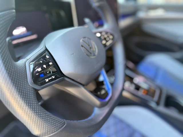 VW 2.0 TSI R Black Edition DSG 4motion-image-3