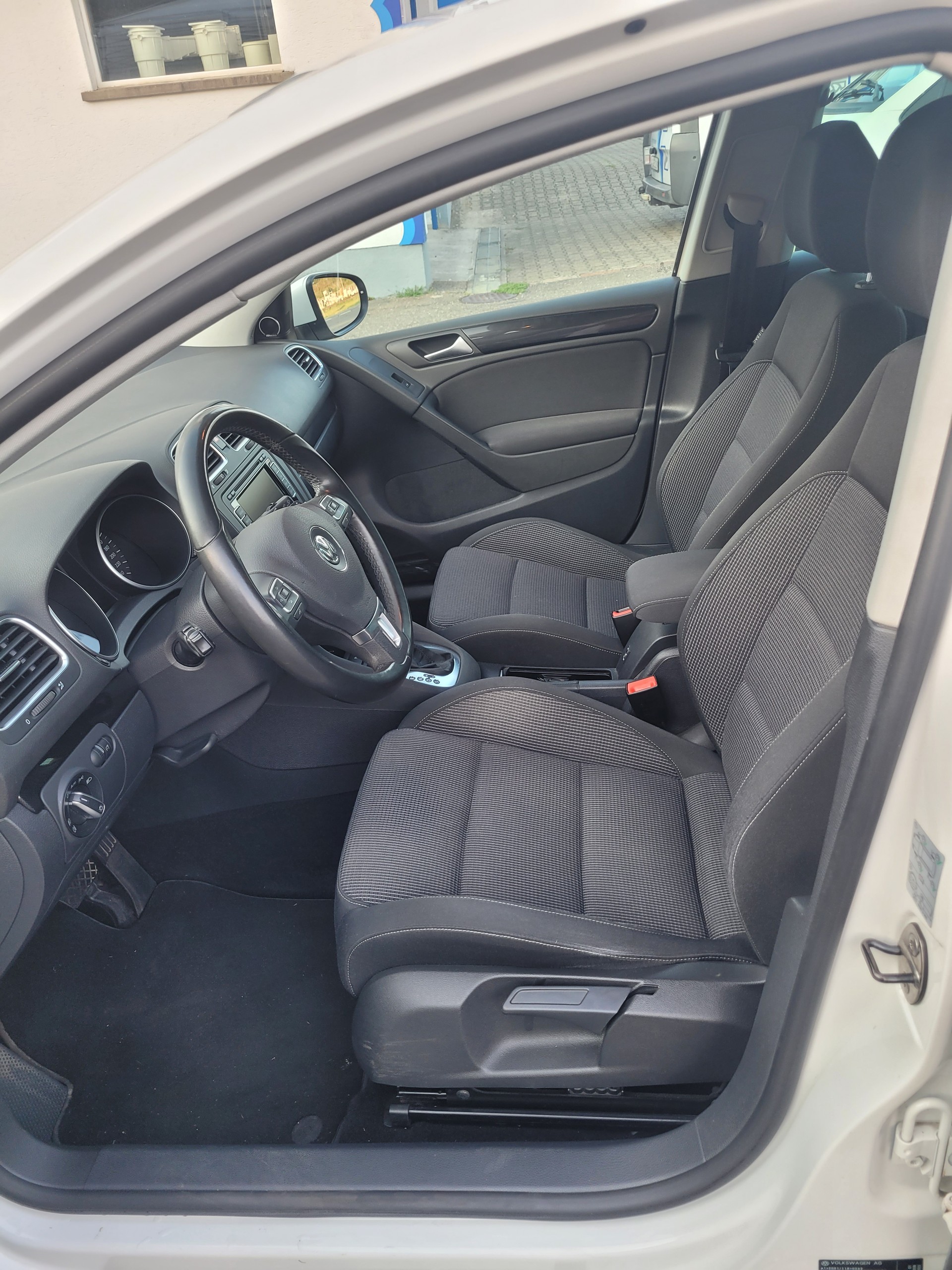 VW Golf 1.4 TSI Team DSG-image-10