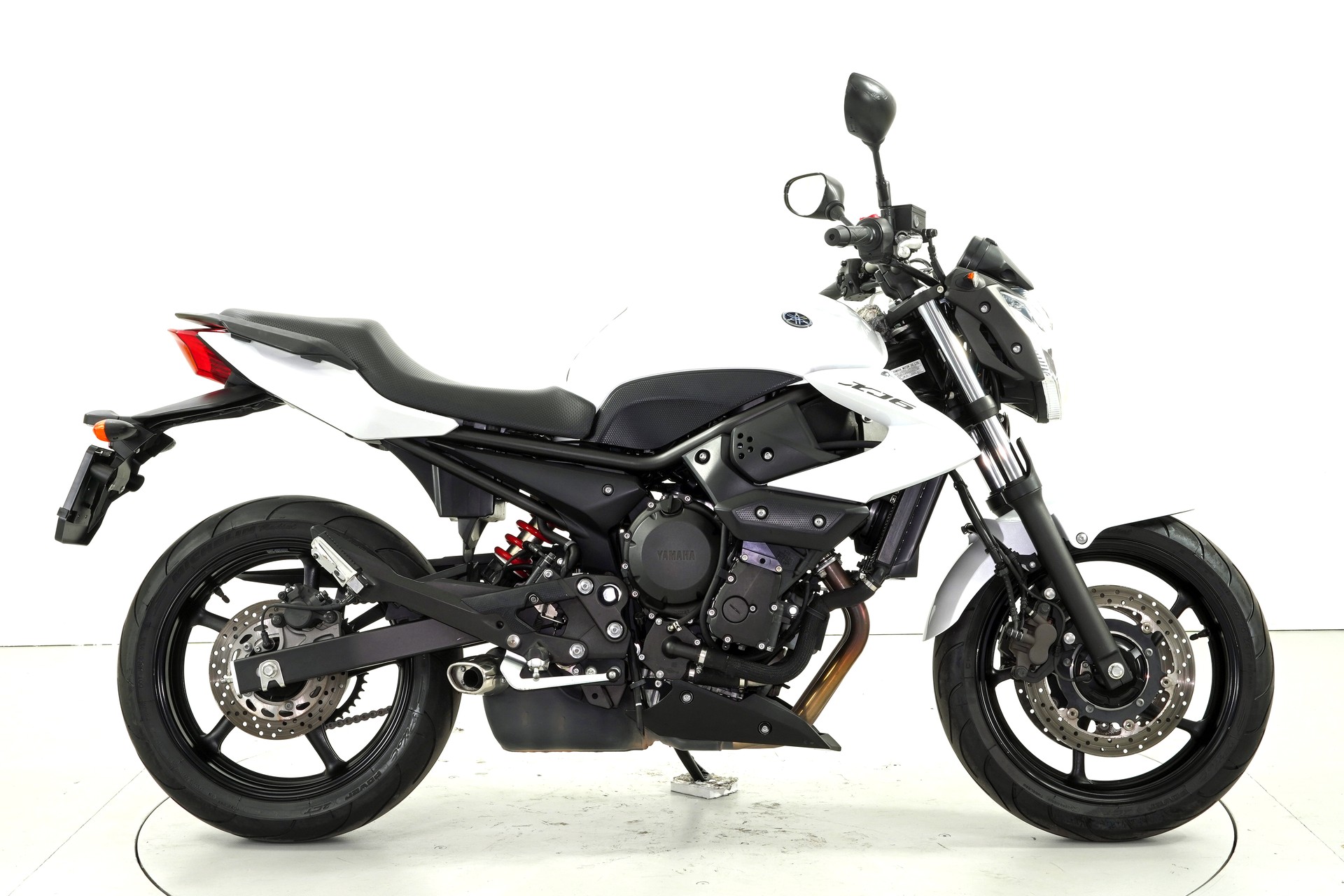 YAMAHA XJ6N ABS-showroom-element-3