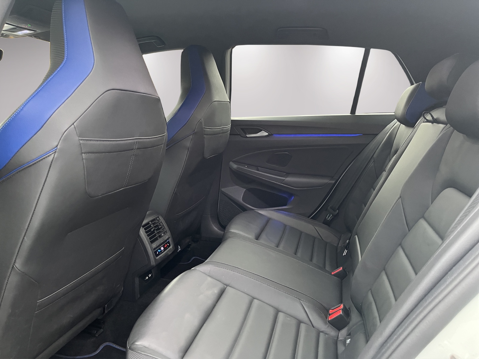 VW Golf 2.0 TSI R DSG 4Motion-image-19