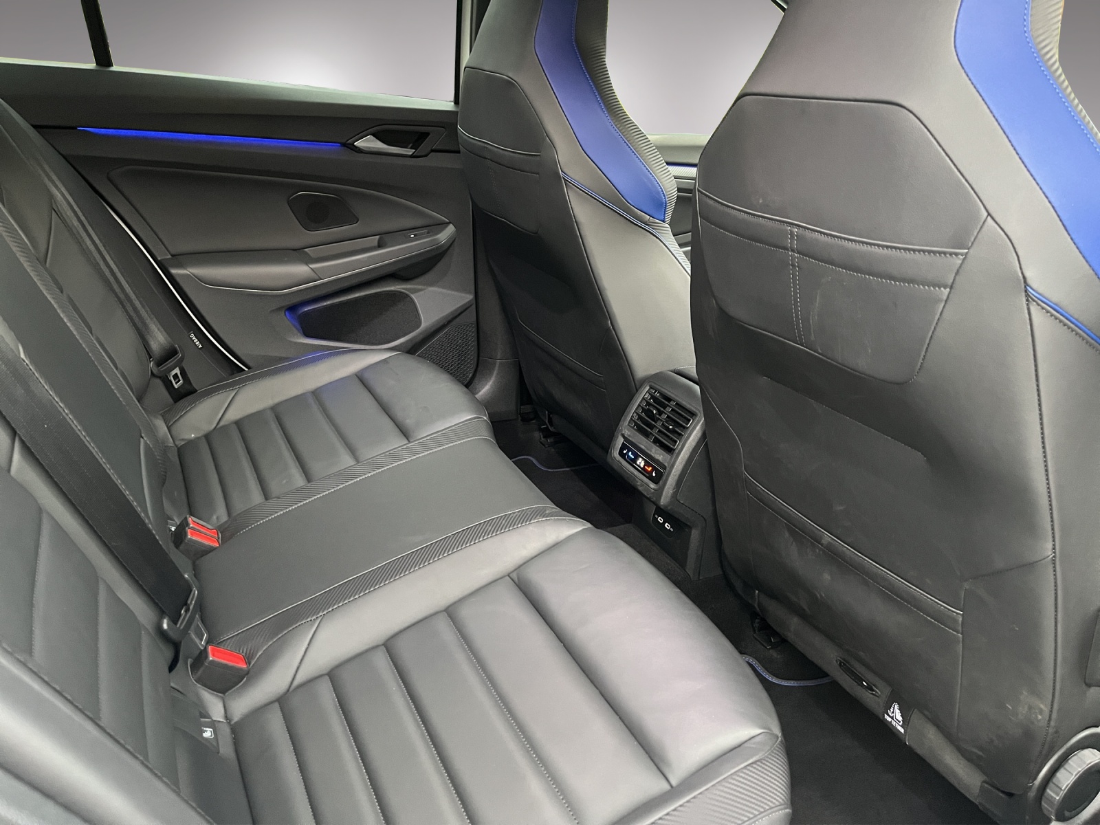 VW Golf 2.0 TSI R DSG 4Motion-image-18