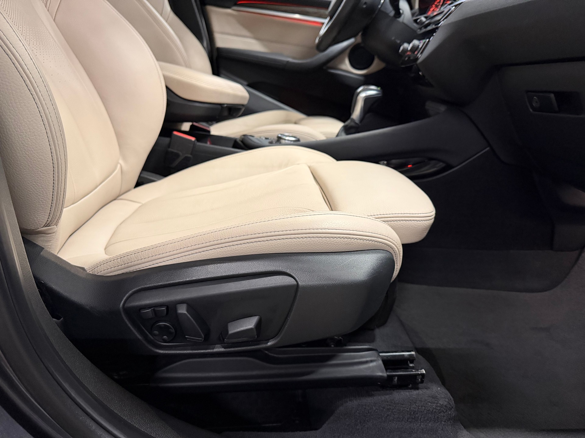 BMW X1 xDrive 25i xLine Steptronic-image-20