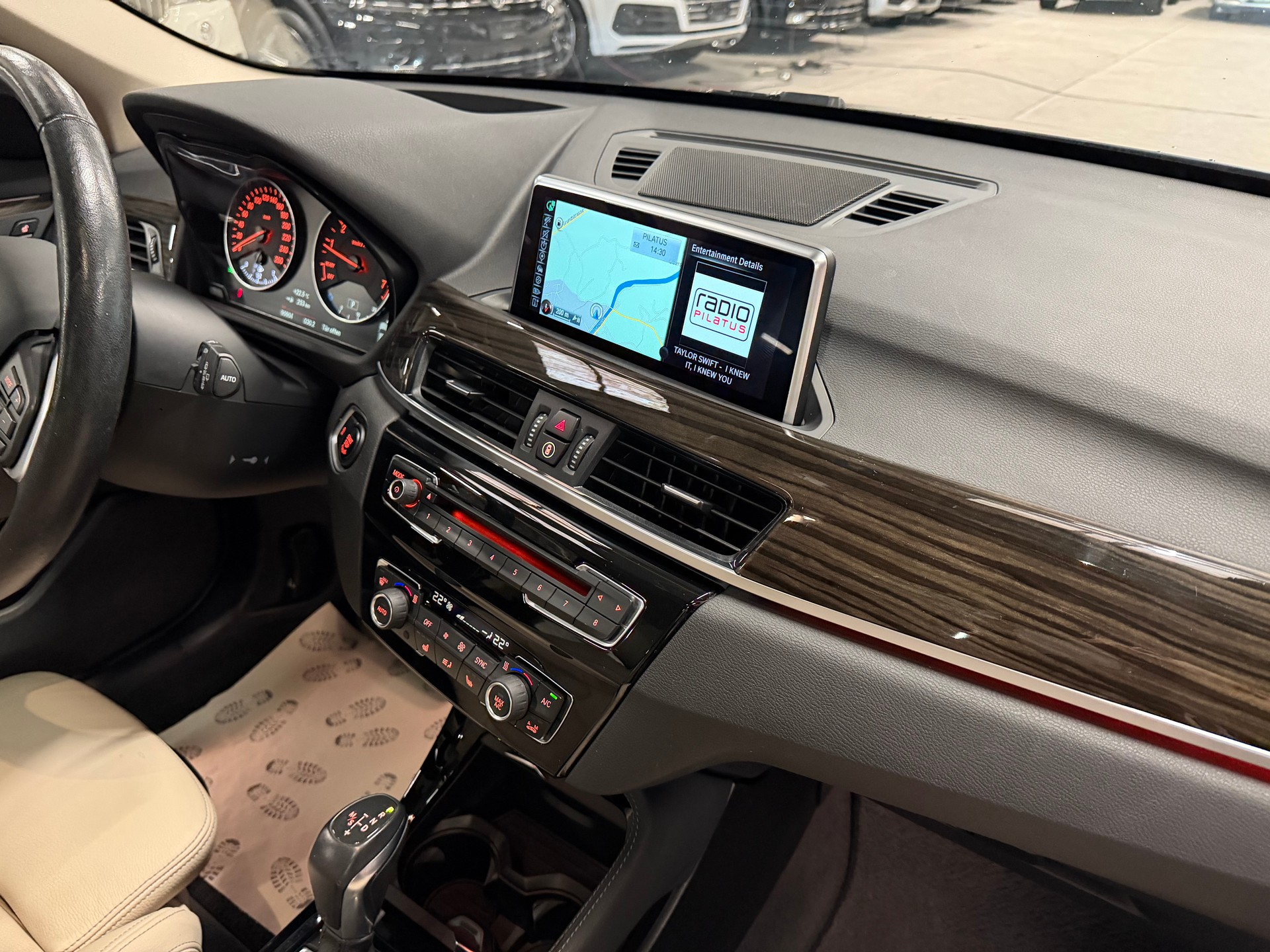 BMW X1 xDrive 25i xLine Steptronic-image-19
