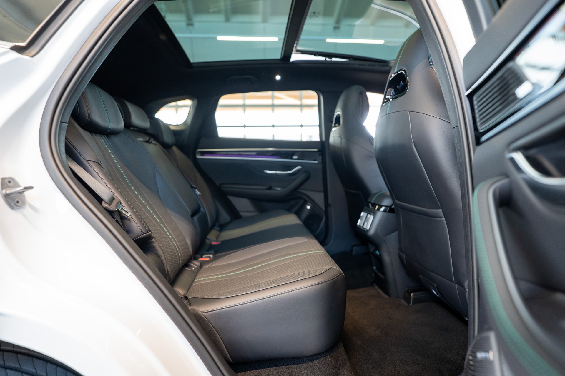 BYD Seal U DM-i Design AWD / Panorama / Head-Up Display / 360 Kamera-image-14