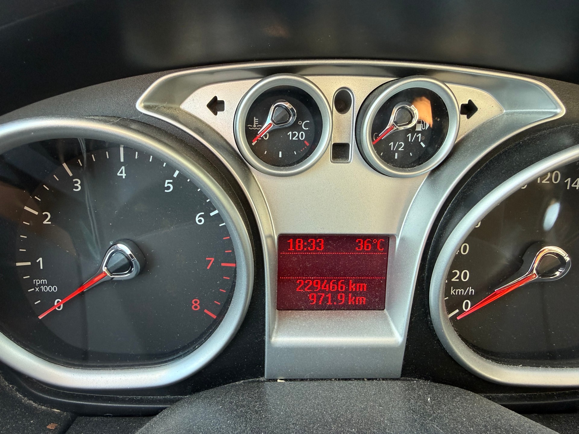 FORD Focus 2.0i Carving Automatic-image-4