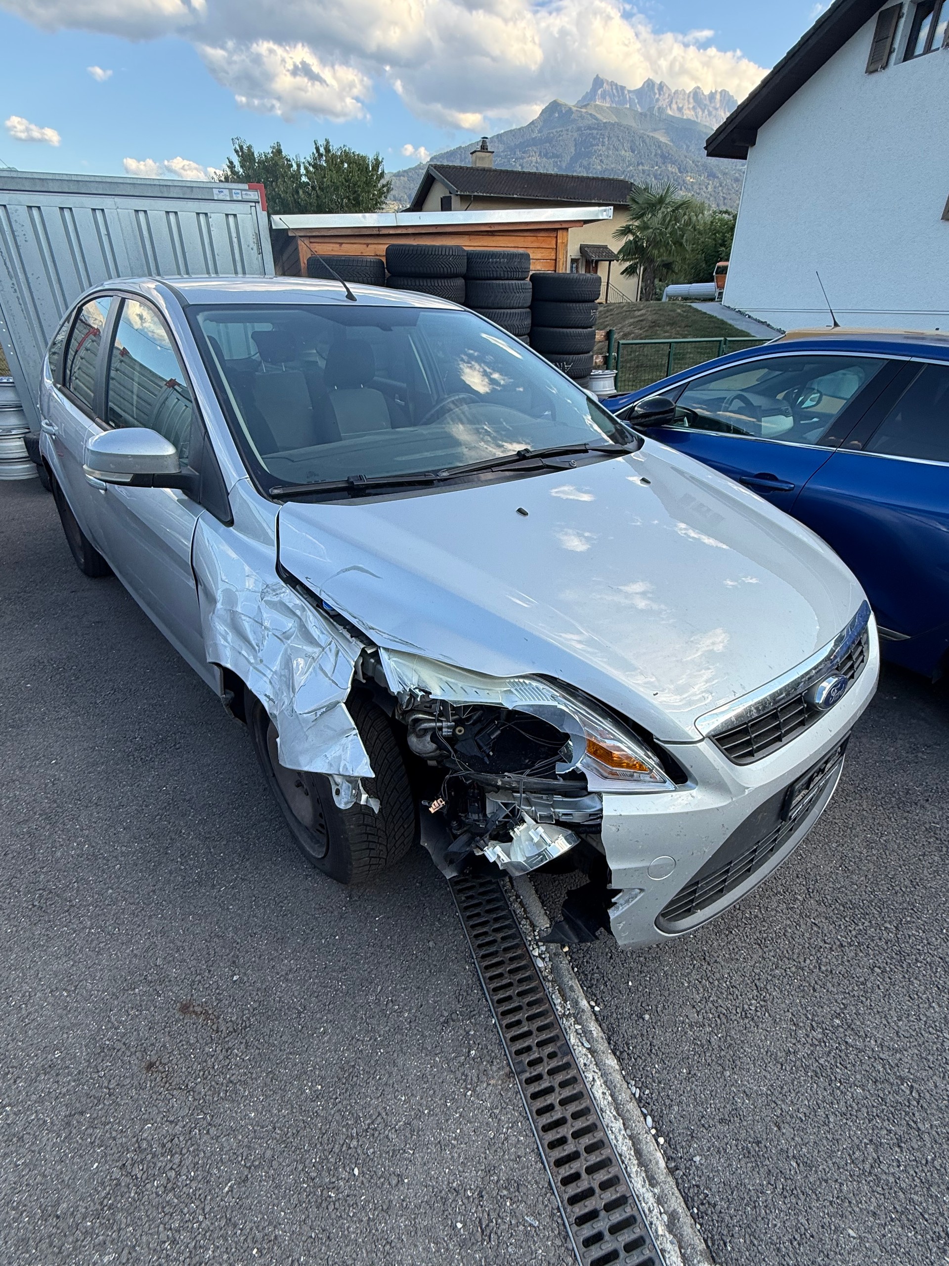 FORD Focus 2.0i Carving Automatic-image-0