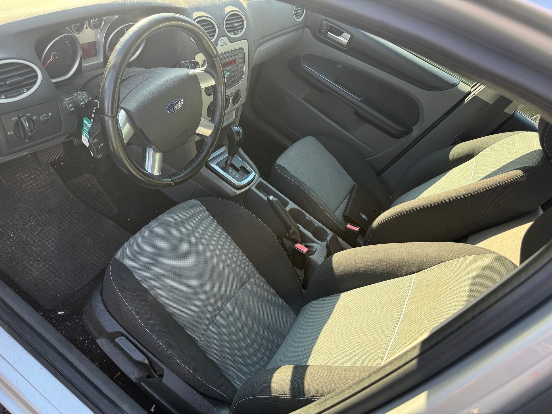 FORD Focus 2.0i Carving Automatic-image-6