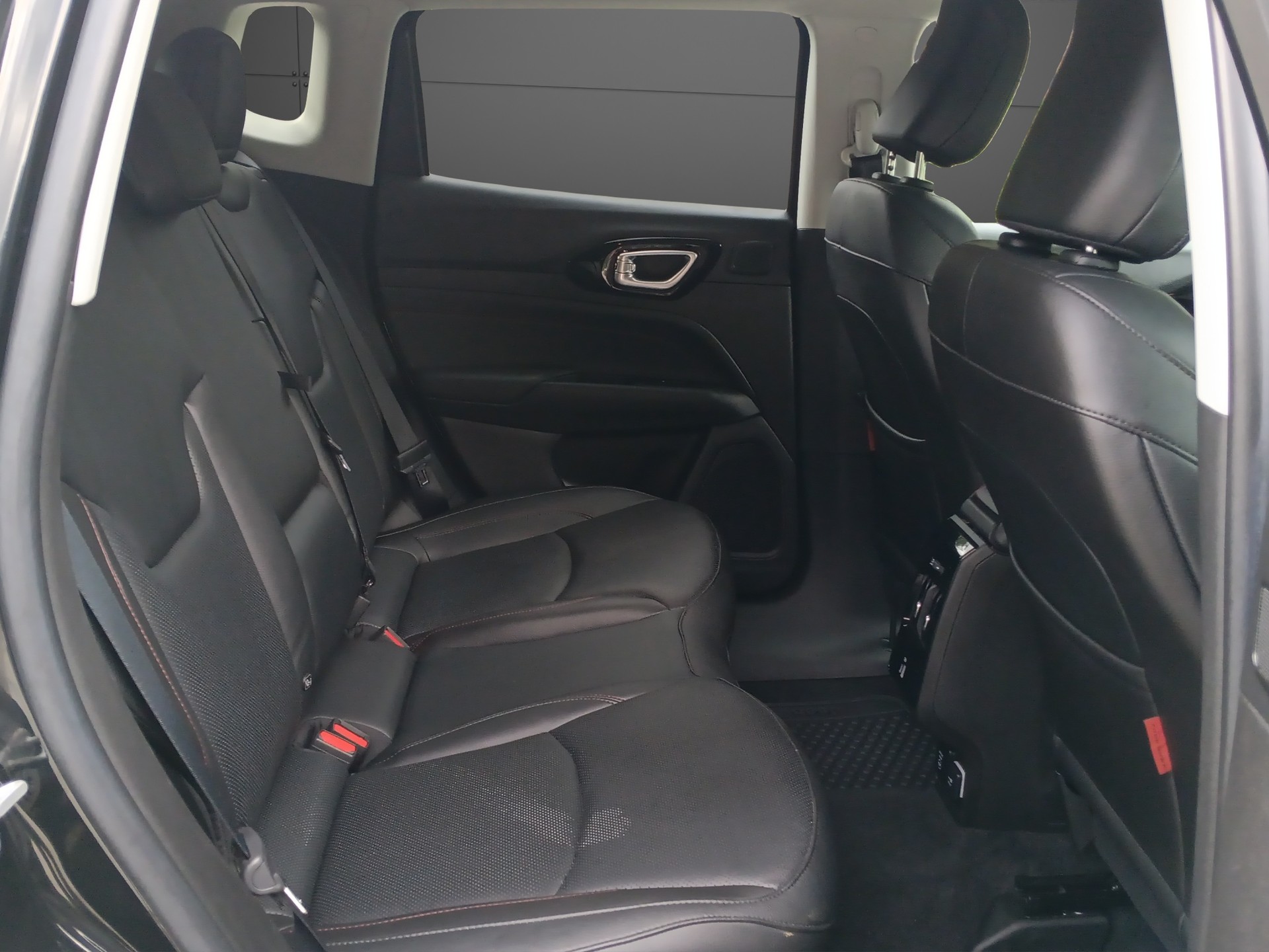 JEEP Compass 1.3 T PHEV Trailhawk AWD-image-19