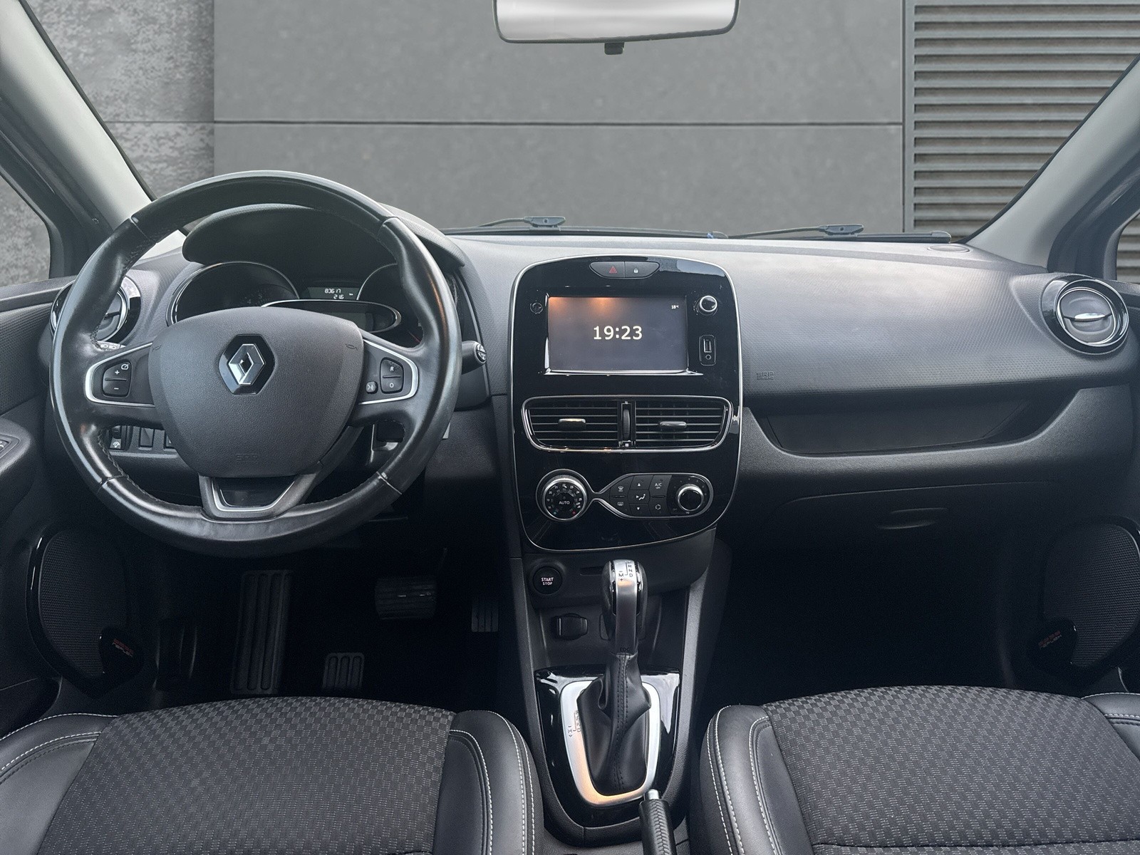 RENAULT Clio 1.2 16V T Intens EDC-image-11