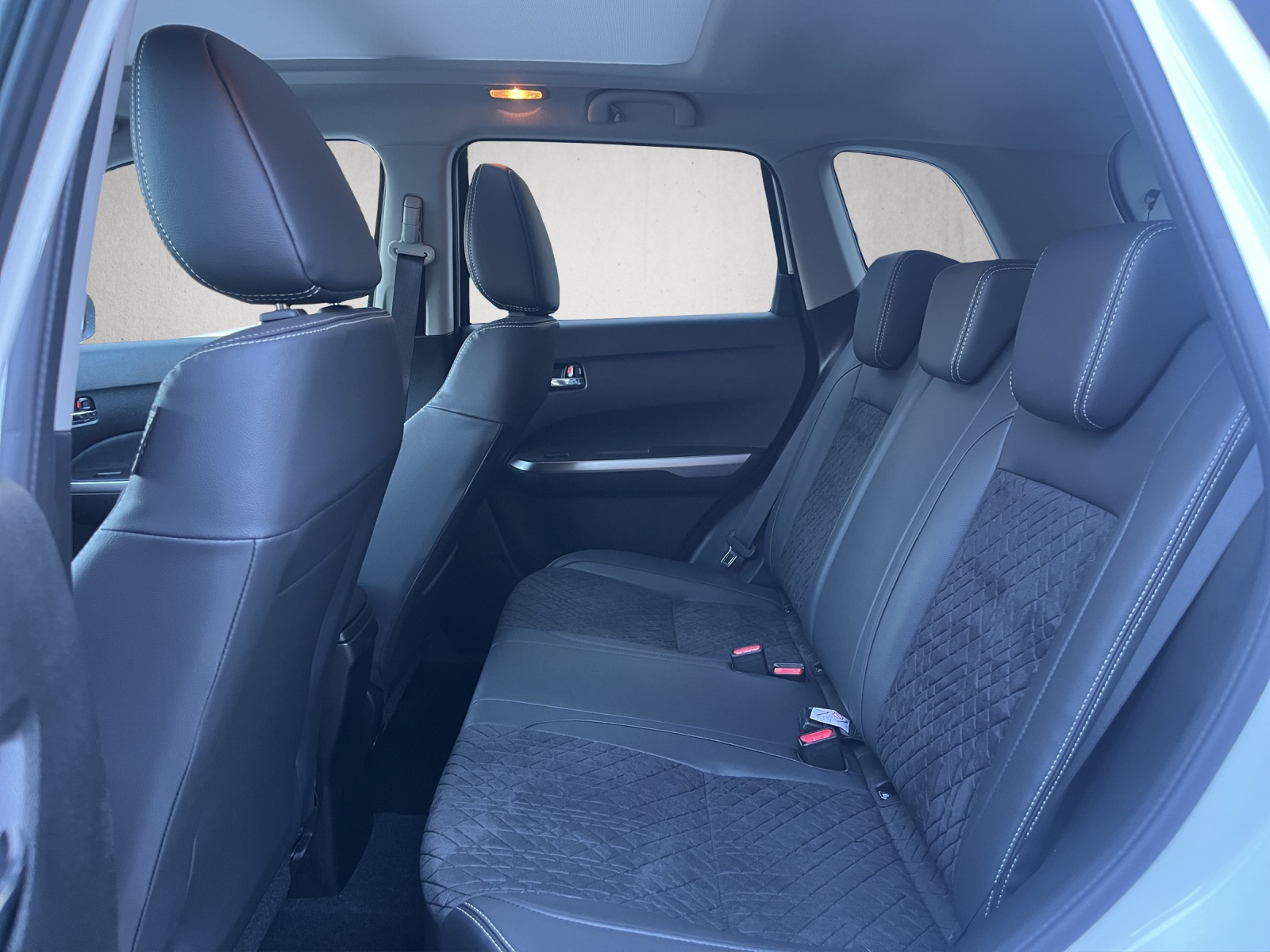 SUZUKI Vitara 1.4 Boosterjet Sakura Top 4x4 Hybrid Automatic-image-7