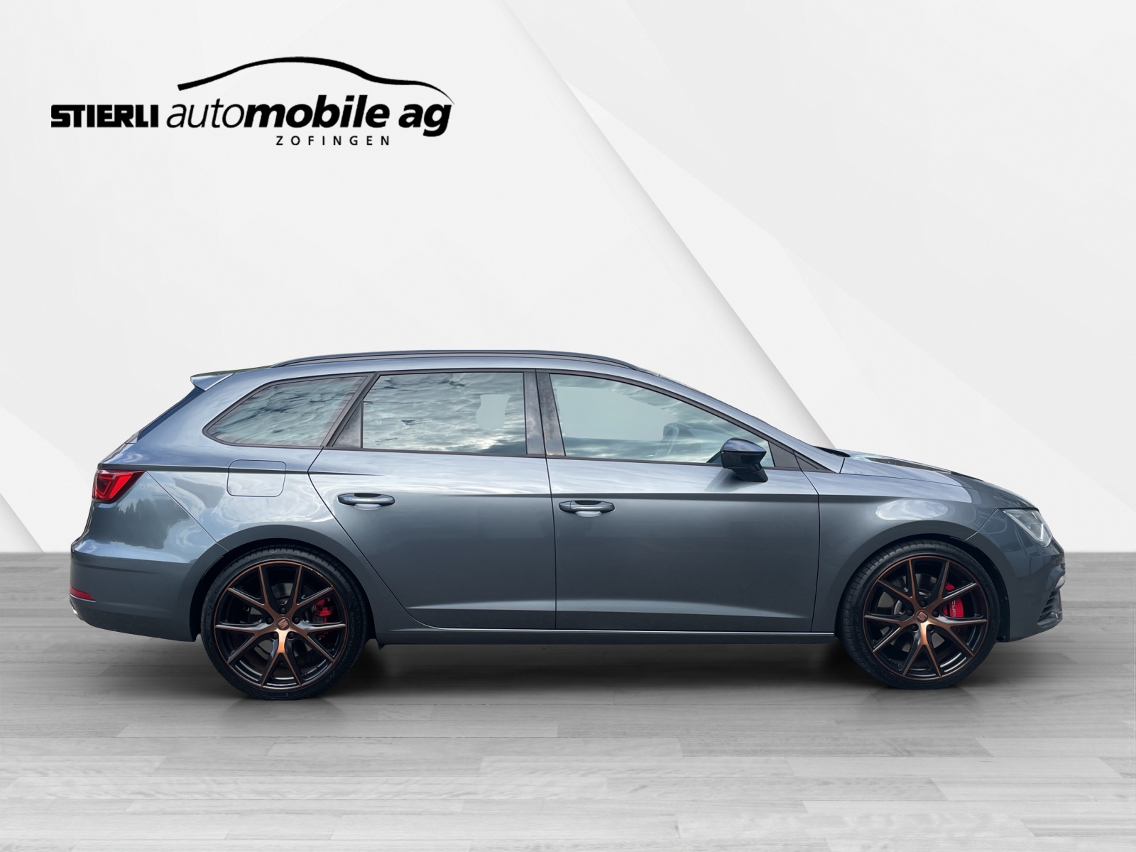 SEAT Leon ST 2.0 TSI 300 Cupra 4Drive DSG-image-3