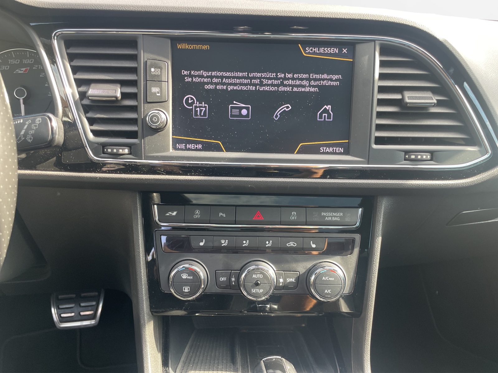 SEAT Leon ST 2.0 TSI 300 Cupra 4Drive DSG-image-12