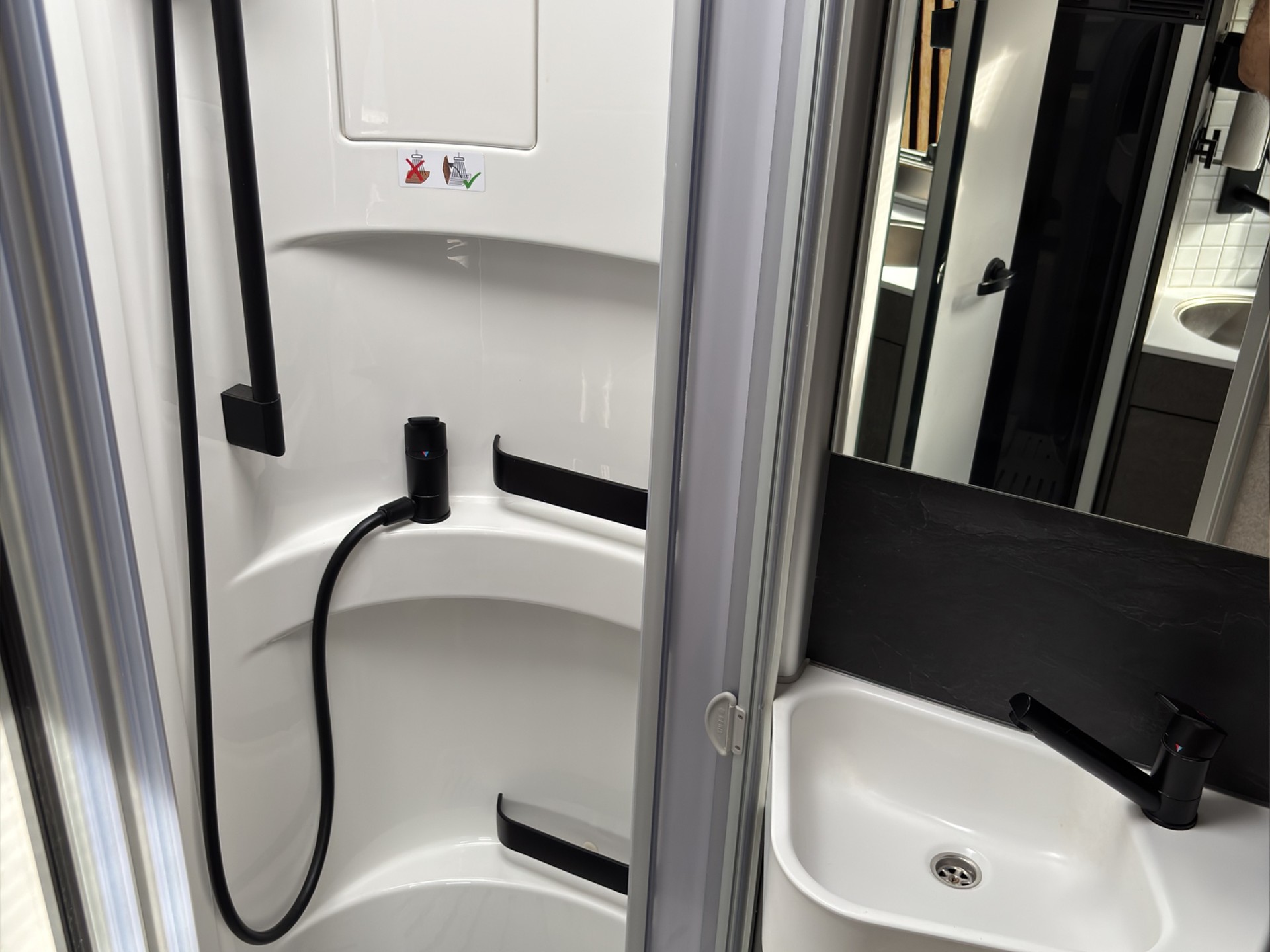 MERCEDES-BENZ Hymer MLT 580 4x4-image-16