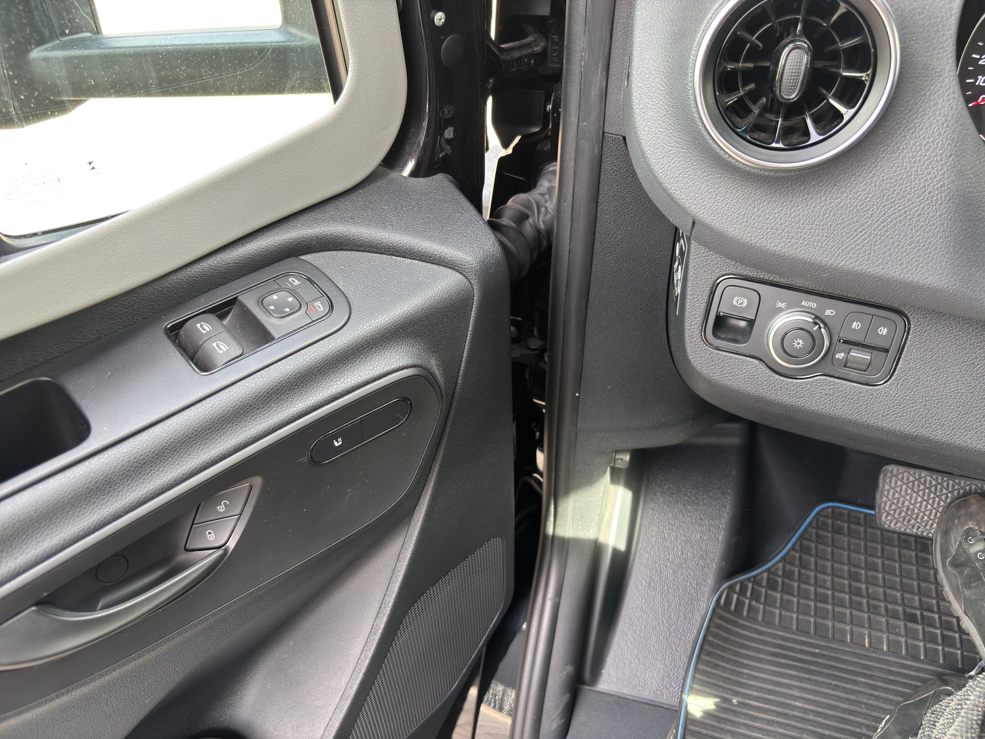 MERCEDES-BENZ Hymer MLT 580 4x4-image-29