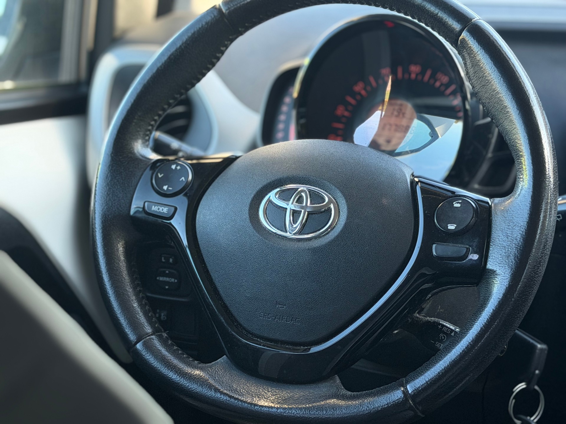 TOYOTA Aygo 1.0 VVT-i x-play-image-8