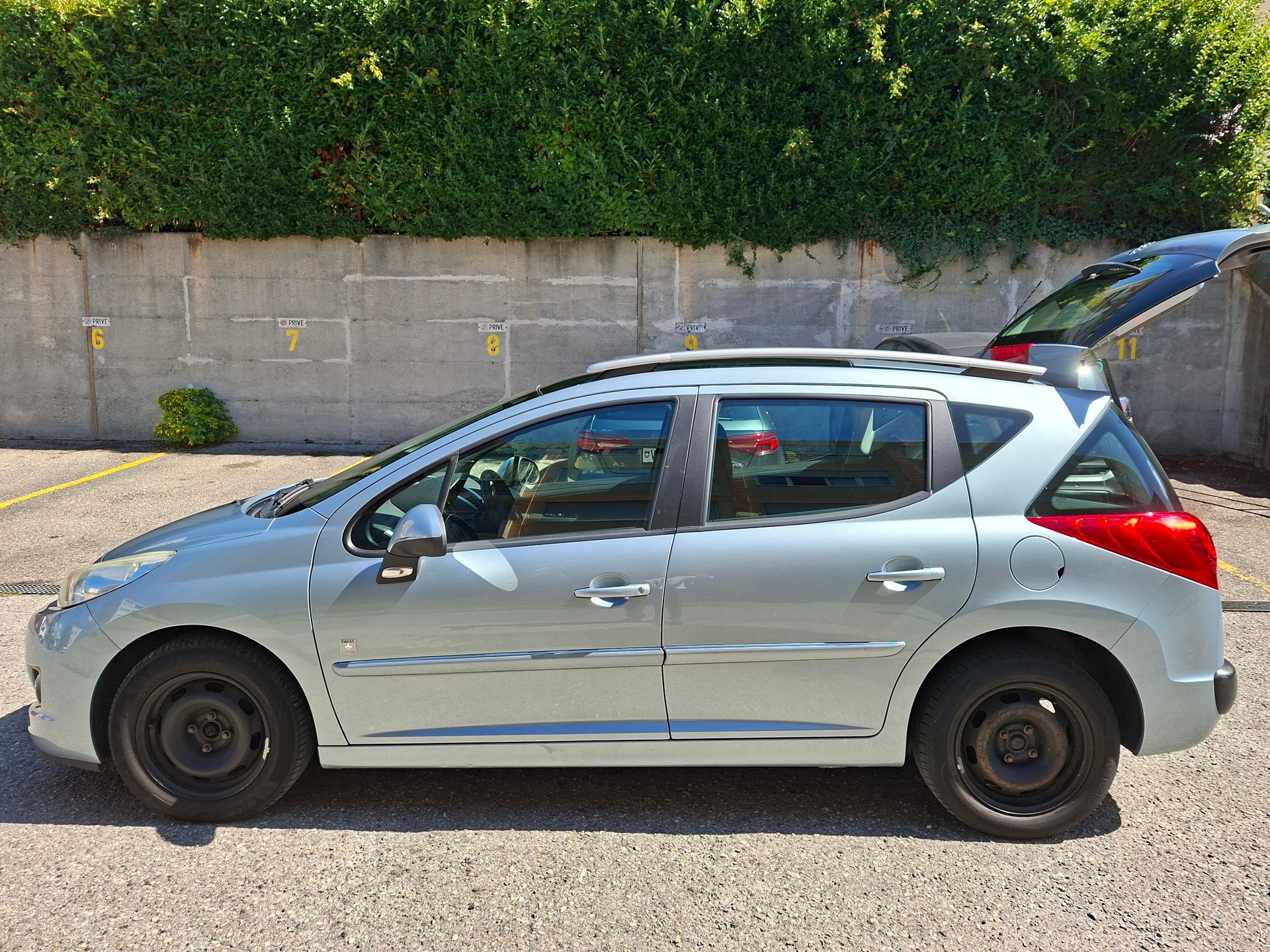 PEUGEOT 1.4 16V 95 Swiss Edition TC-image-0