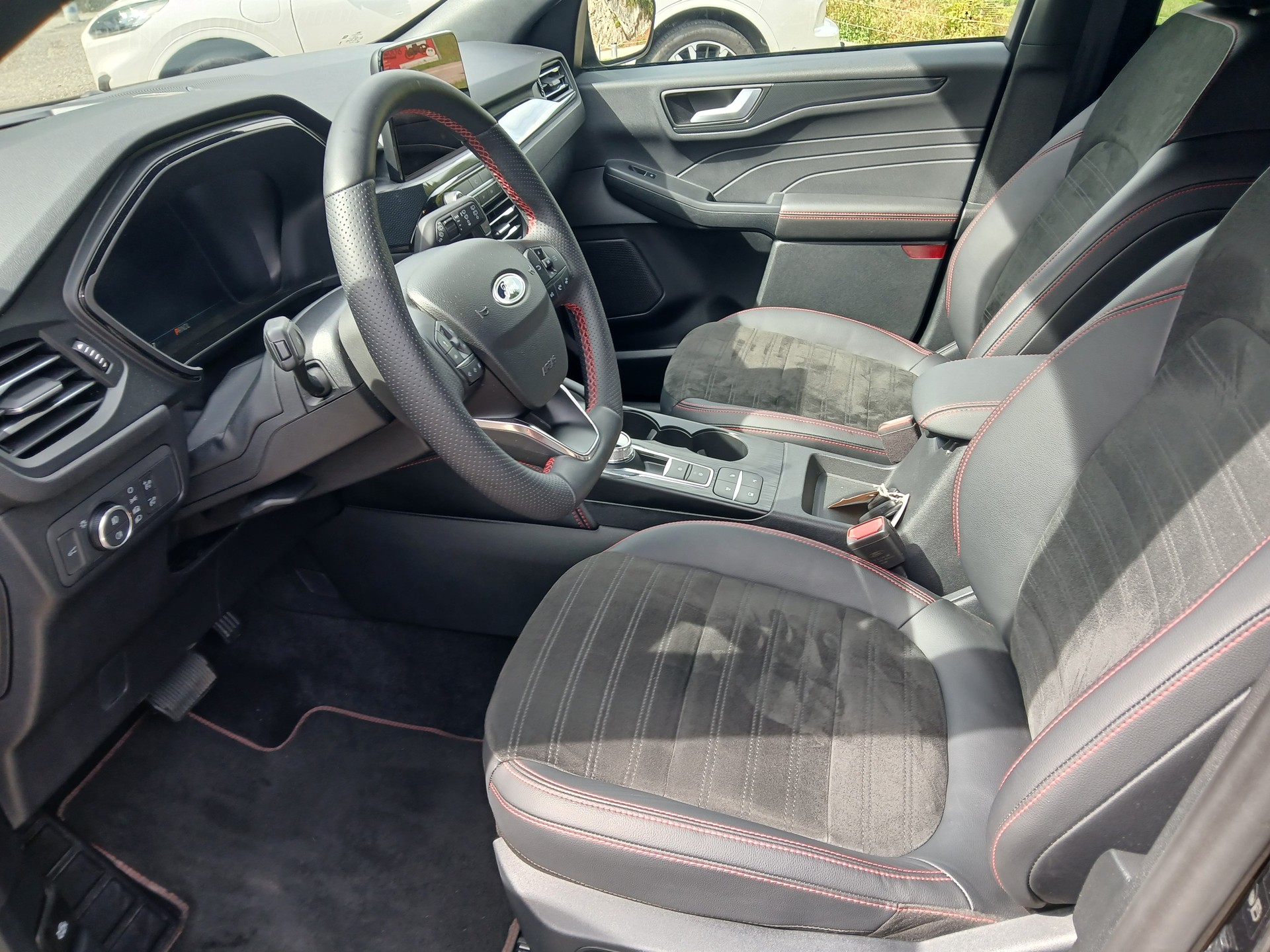 FORD Kuga 2.5 FHEV ST-Line X 4WD-image-4