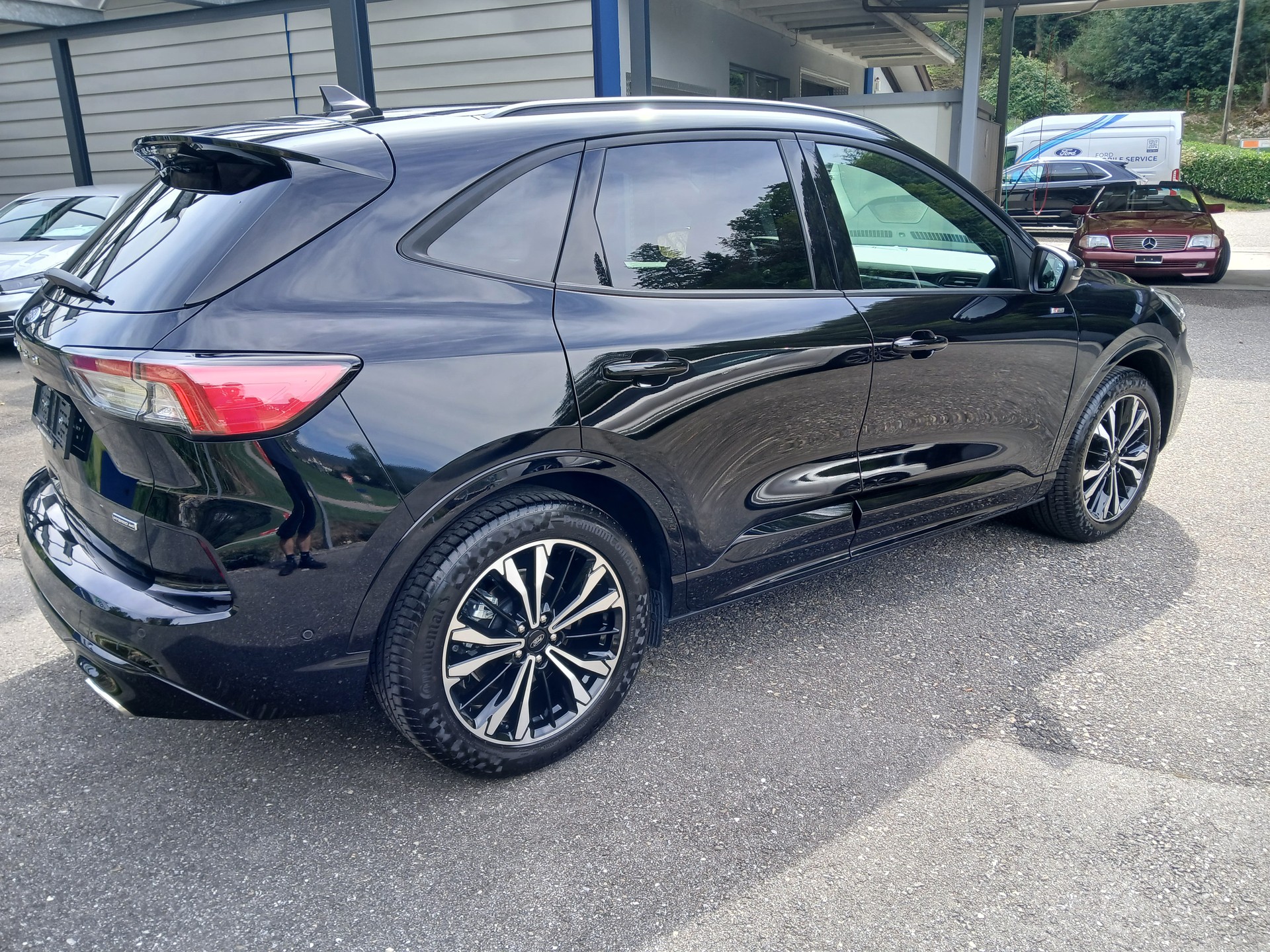 FORD Kuga 2.5 FHEV ST-Line X 4WD-image-2