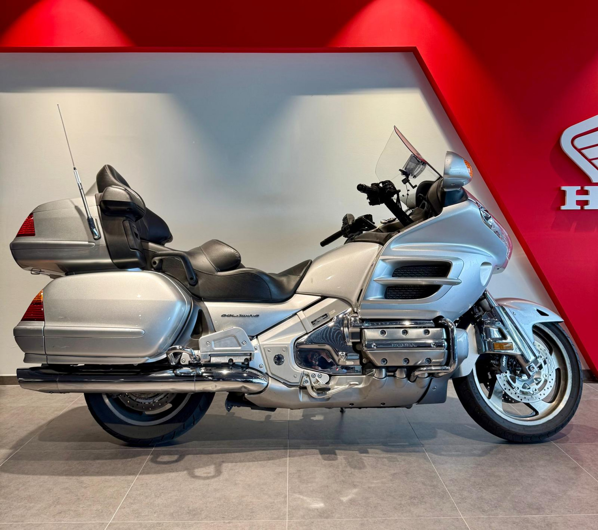 HONDA GL 1800 Gold Wing-showroom-element-1