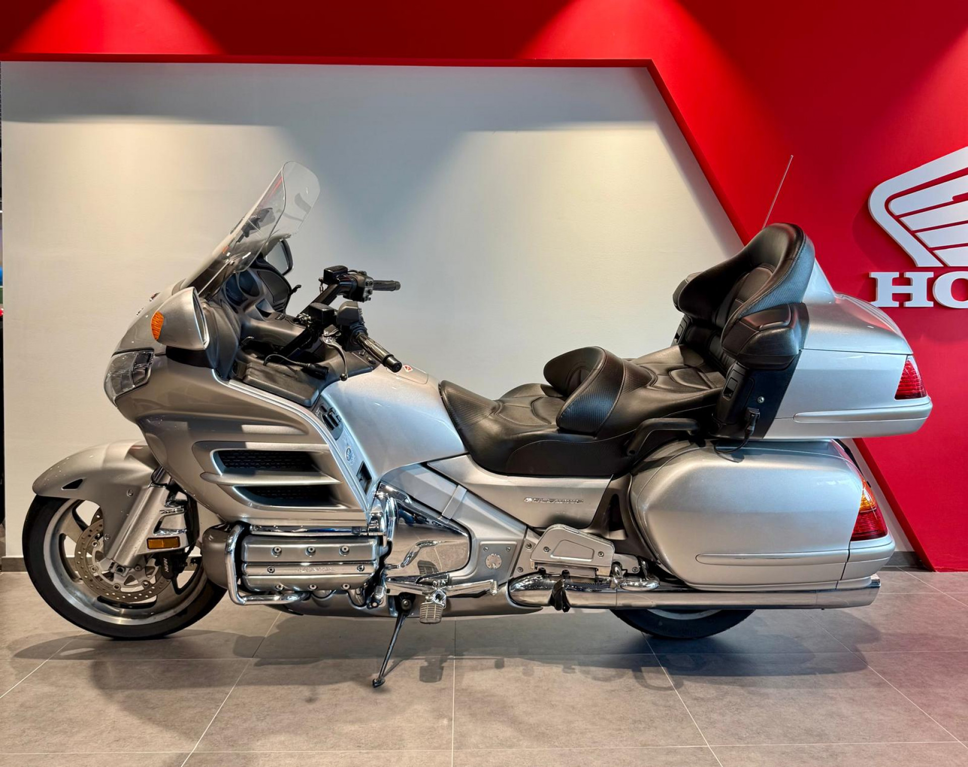 HONDA GL 1800 Gold Wing-showroom-element-2