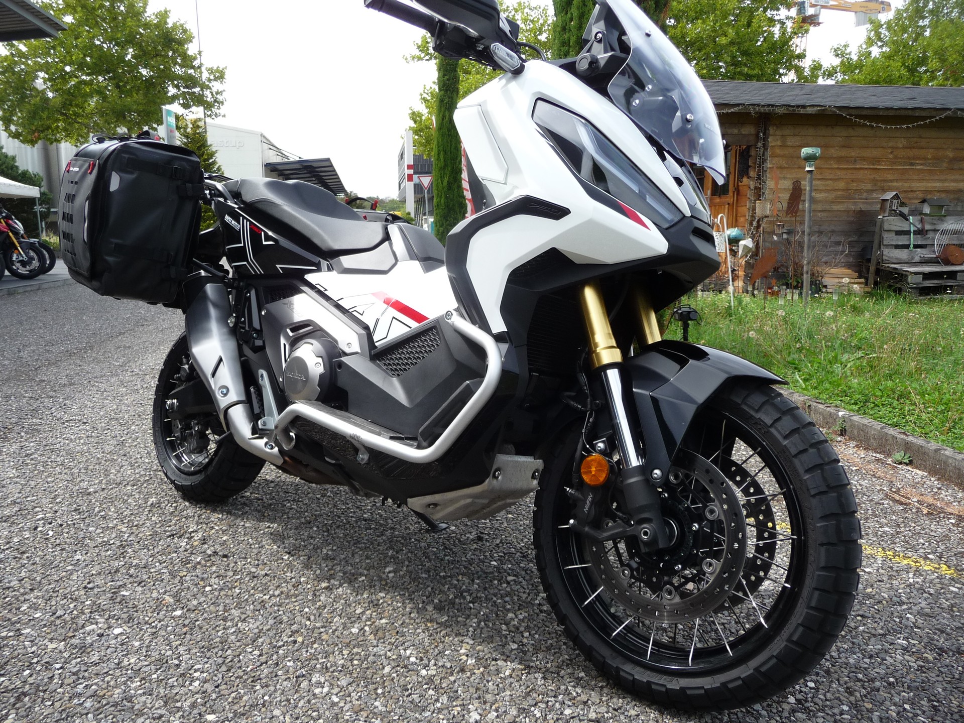 HONDA X-ADV 750-showroom-element-1
