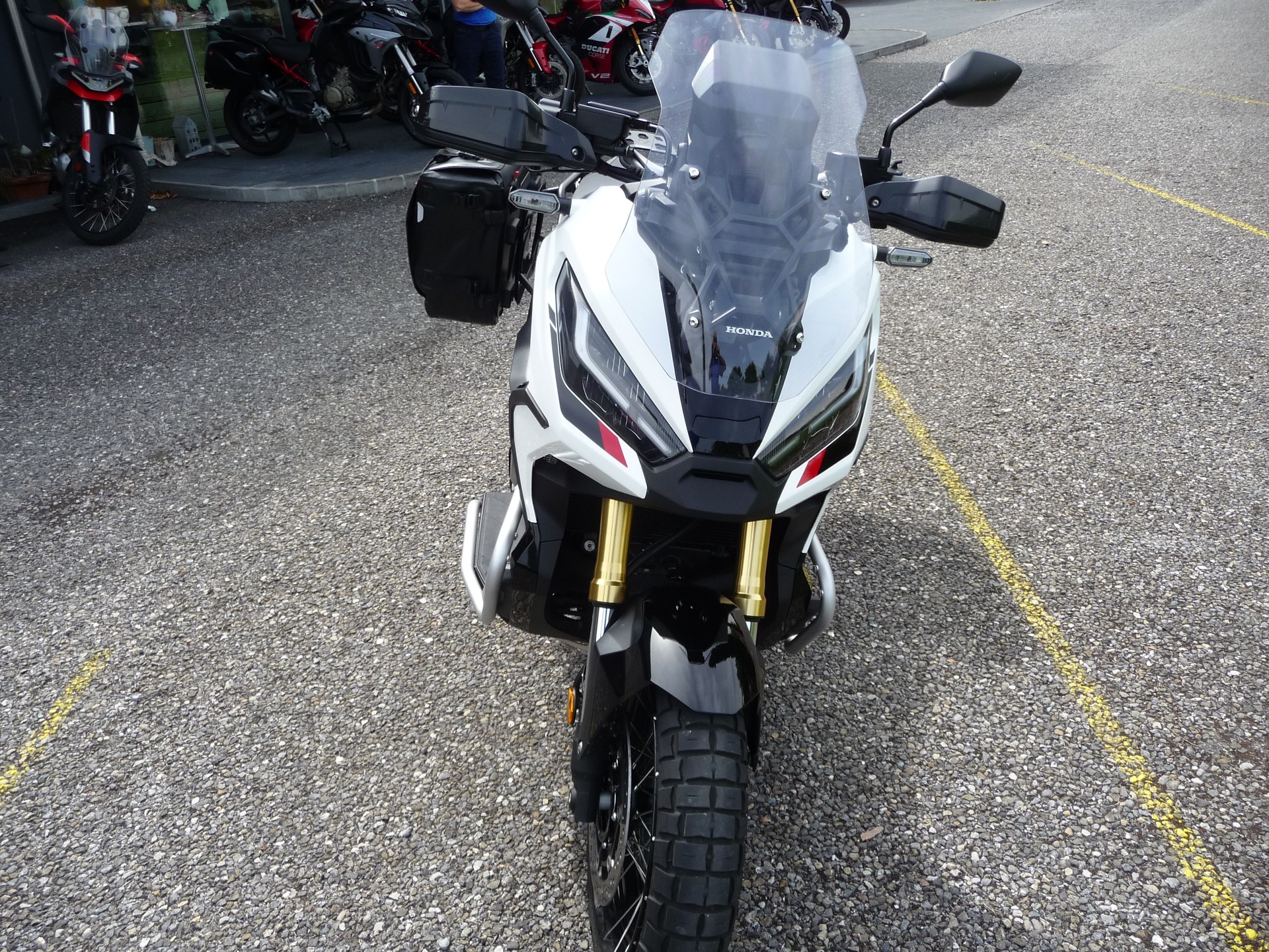 HONDA X-ADV 750-showroom-element-2