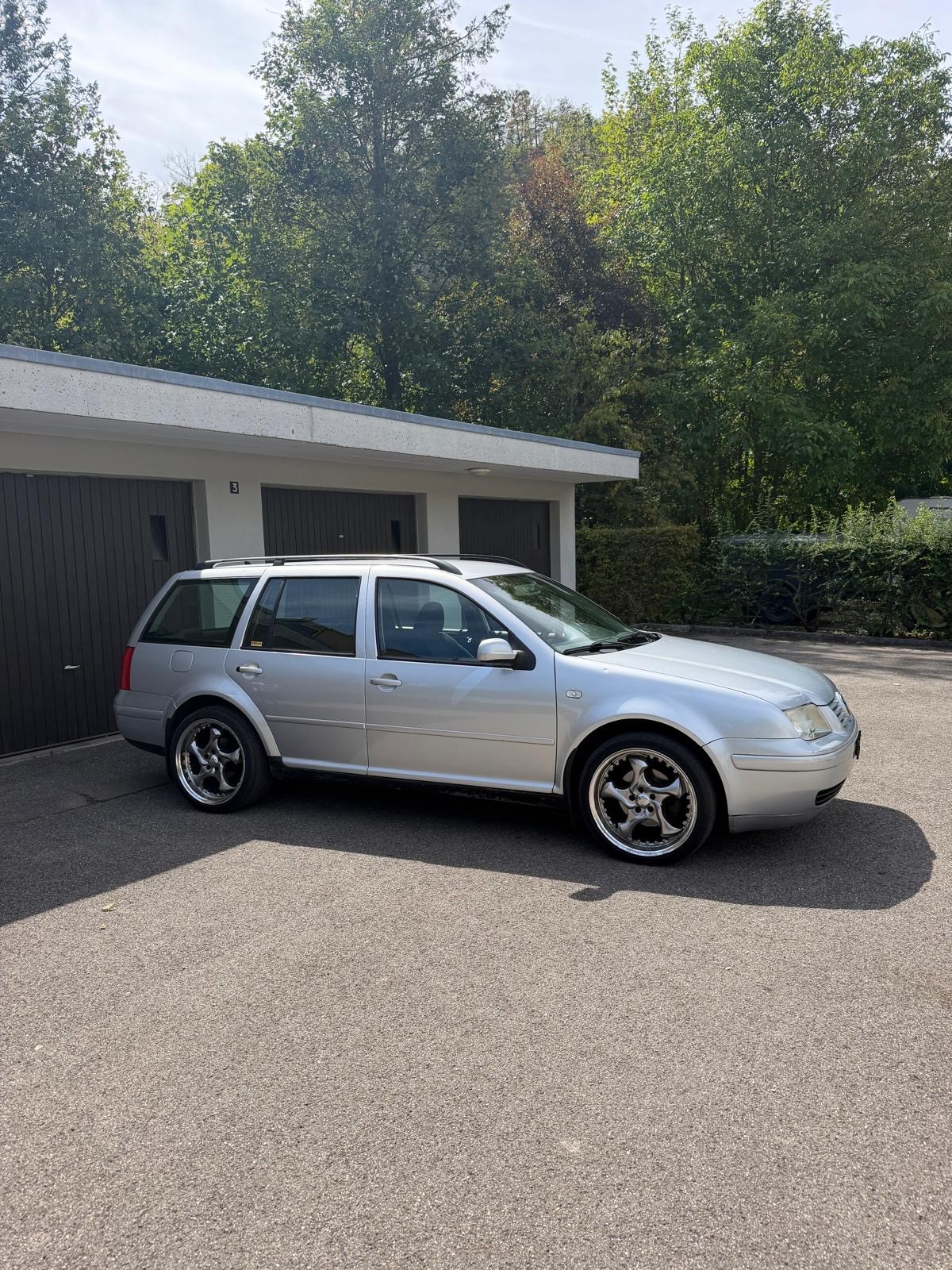 VW Bora Variant 1.9 TDI PD Highline-image-1